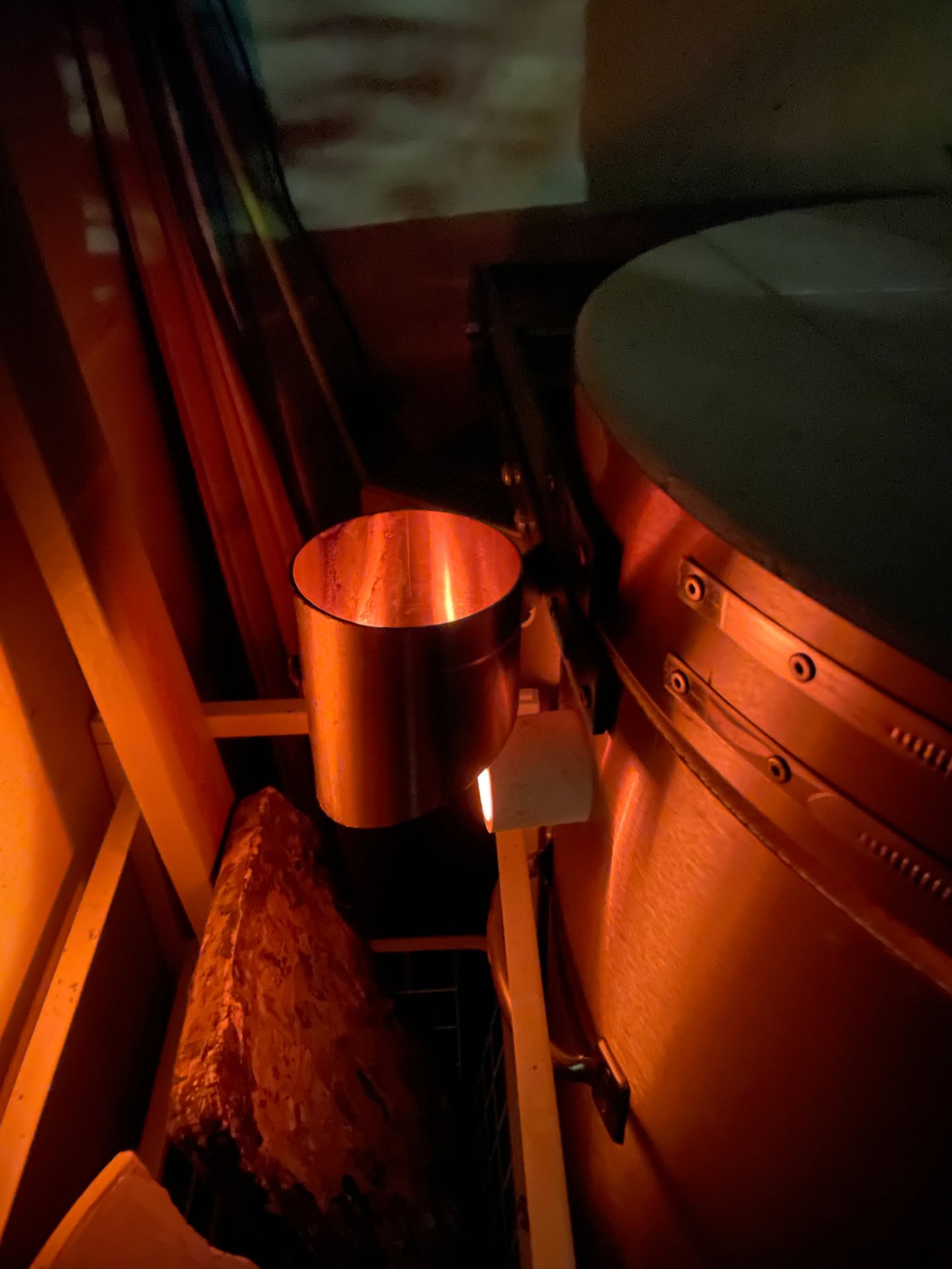 Kerry the kiln is working overtime at the moment as I try and get pots through the kiln for my markets (I’m at @quorumbristol this Thursday and @stwerburghscityfarm on Saturday) and for @priorshopbristol. Look at the amazing glow when it’s at the top temperature (1195 degrees c). Amazing transformations occurring inside! #jenmakespots #rohdekiln #amazing #glow #glazefiring