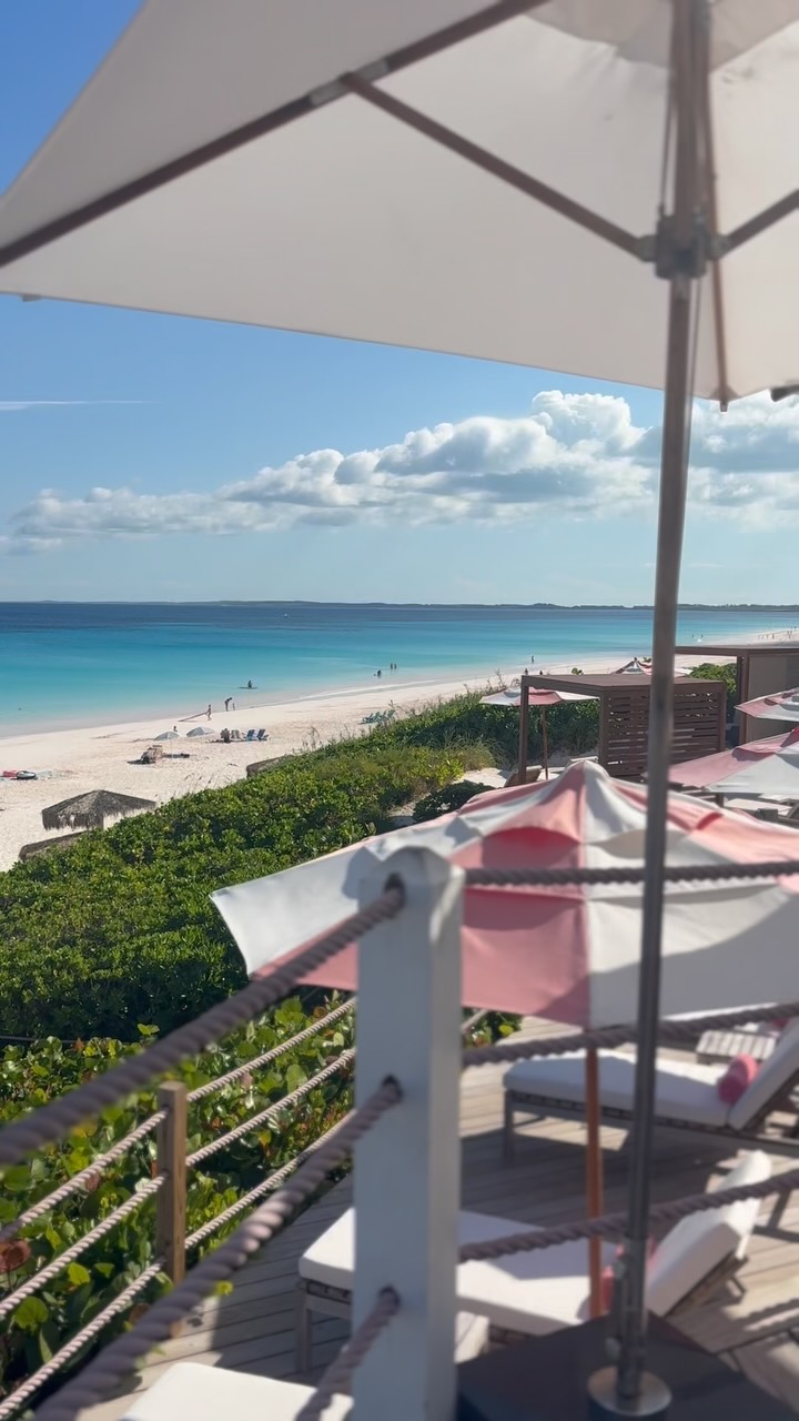 Most beautiful beach day @pinksandsresort ๐๏ธ #sundayfunday #harbourisland #pinksands #beachday #bahamas