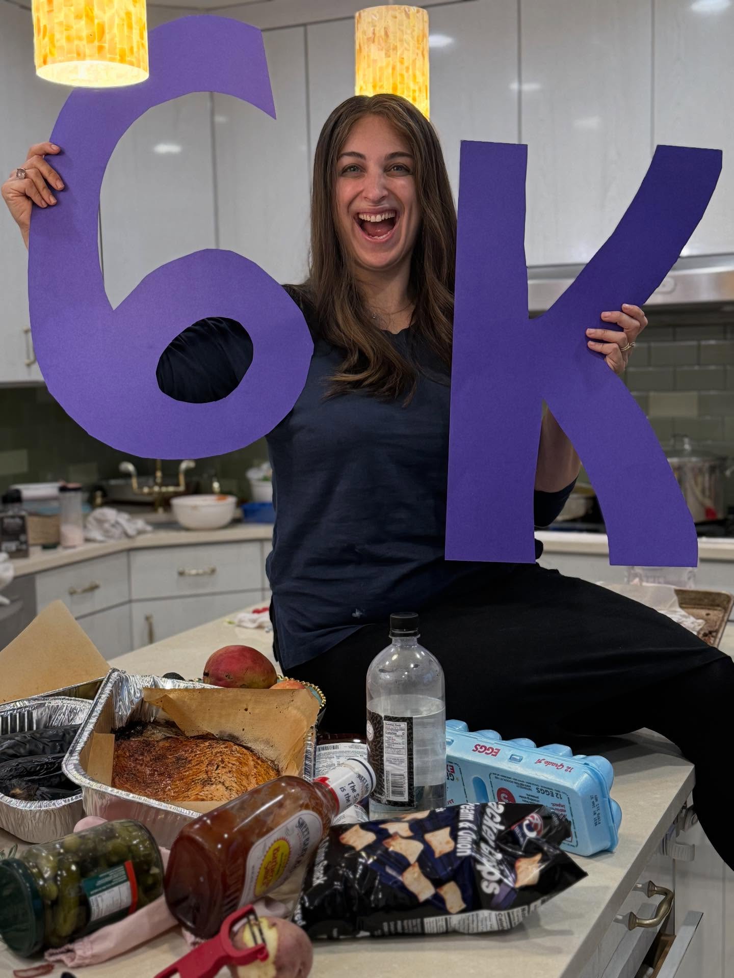 They say, stop n celebrate your wins, BIG and small and not always at the most convenient times, but I take this advice seriously! And no, I did not work hard to stage the mess in the kitchen!
#celebrate #6k #instafam