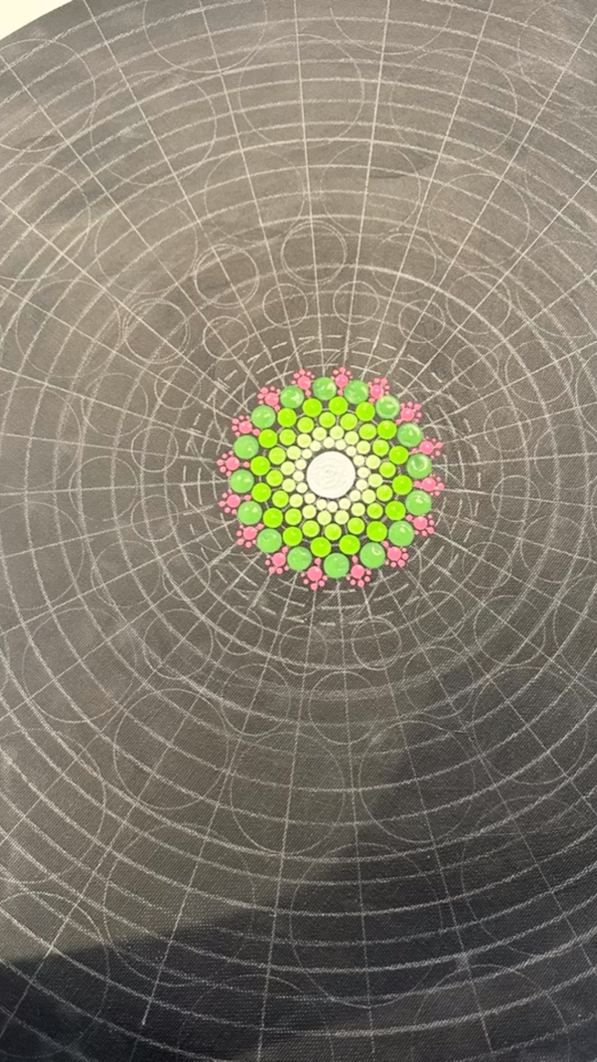 Heart chakra vibes 💚… born in the span of a day spent with my sister at her house in Basalt 🥰…
Check out her art :: @shawnamillerstudio
#dotmandala #meditation #creativeflow #gratitude