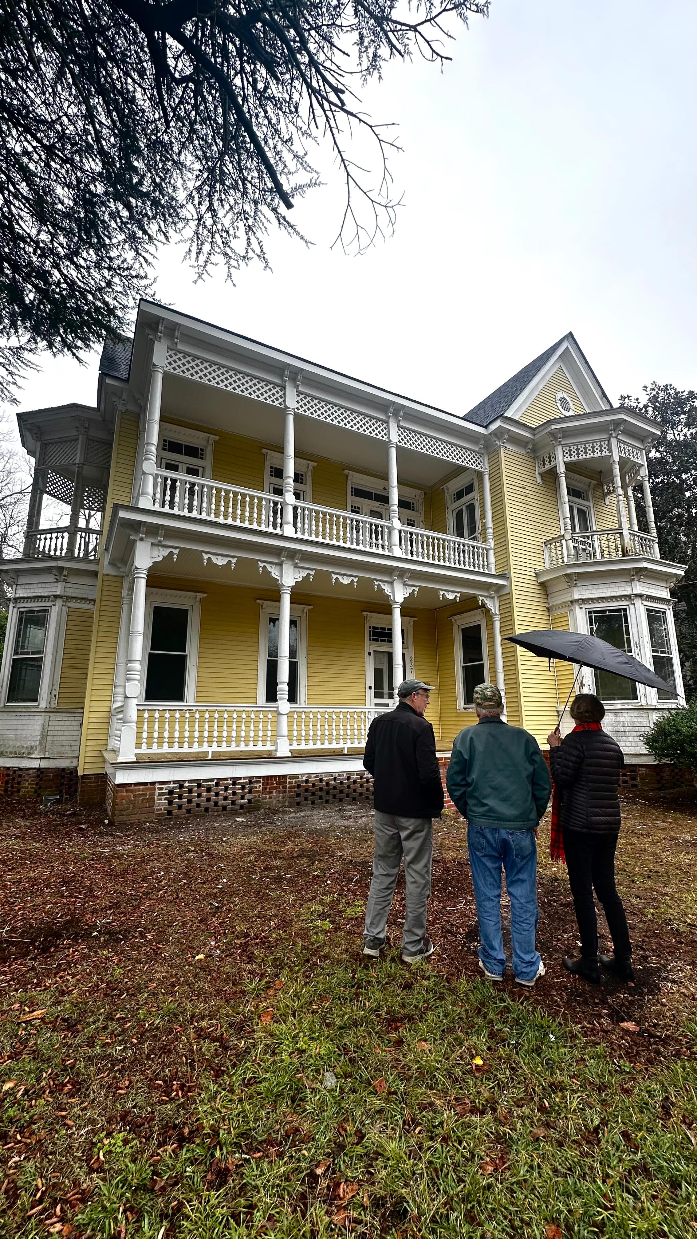 Big news! We are thrilled to share that repairs to the E.T. West House are complete. We were able to catch up with retired preservation consultant, Bill Segars, who provided his expertise on this significant project in Darlington.
We are excited to list this property for sale in the coming months with a preservation easement attached, ensuring its unique character and significance will be preserved for generations to come.
Thanks to the support of the South Carolina legislature and the generosity of our members, we were able to complete this work.