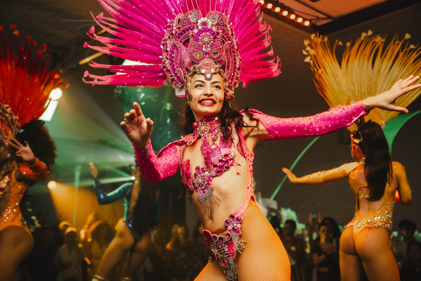 Can you feel the joy in these photos? ✨
So much fun, so many beautiful smiles, and hearts full of passion.
Truly an inspiring team 💛
📸 by the amazing @lightbyvictor
.
.
#sambapassion