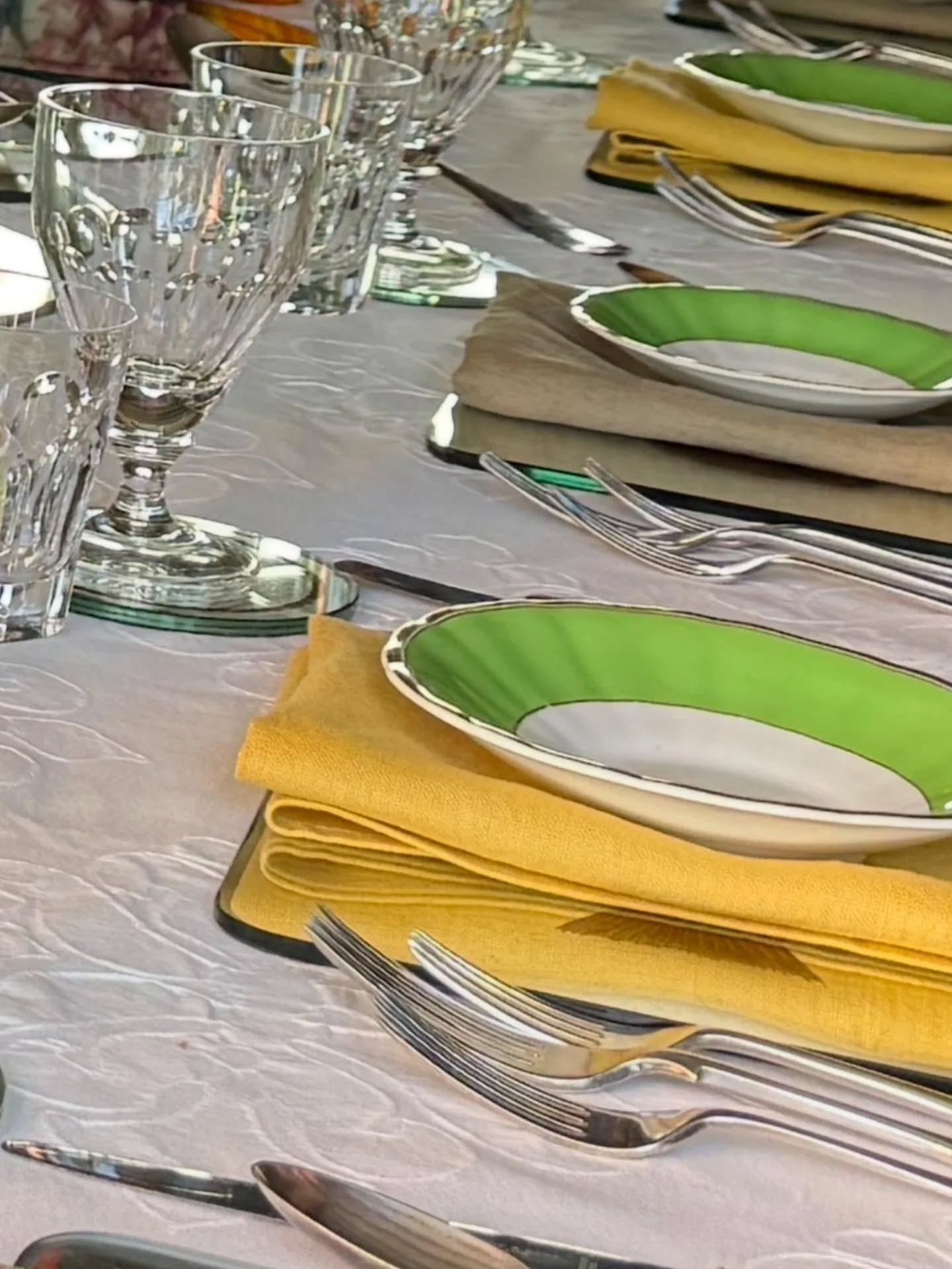 Ardagh - The Irish Linen Company adding to this beautiful table. #sundaylunch