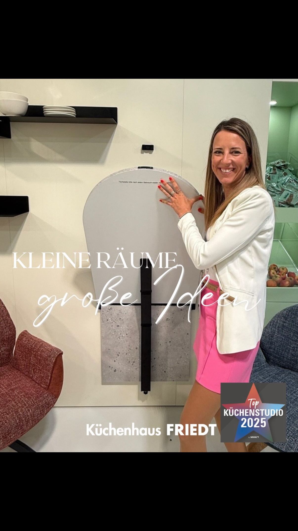 Hätte ich einen Zauberstab, würde ich meinen Kundinnen und Kunden immer genügend Platz wünschen – besonders dort, wo eigentlich keiner ist.
Doch manchmal braucht es gar keine Magie, sondern nur eine kleine, clevere Lösung: ein Essbereich, der sich ausklappen lässt, obwohl der Raum es kaum zulässt.
So entsteht plötzlich Platz und Arbeitsfläche, wo vorher keiner war – praktisch, liebevoll gedacht und wie ein kleiner Alltagstraum, der wahr wird.
#küchenhausfriedt #kitchen #küchenplanung #küche #kücheninspiration #kraichgau #eppingen #kitchen #interiordesign #heilbronn #interior #sinsheim #bruchsal #karlsruhe #bretten