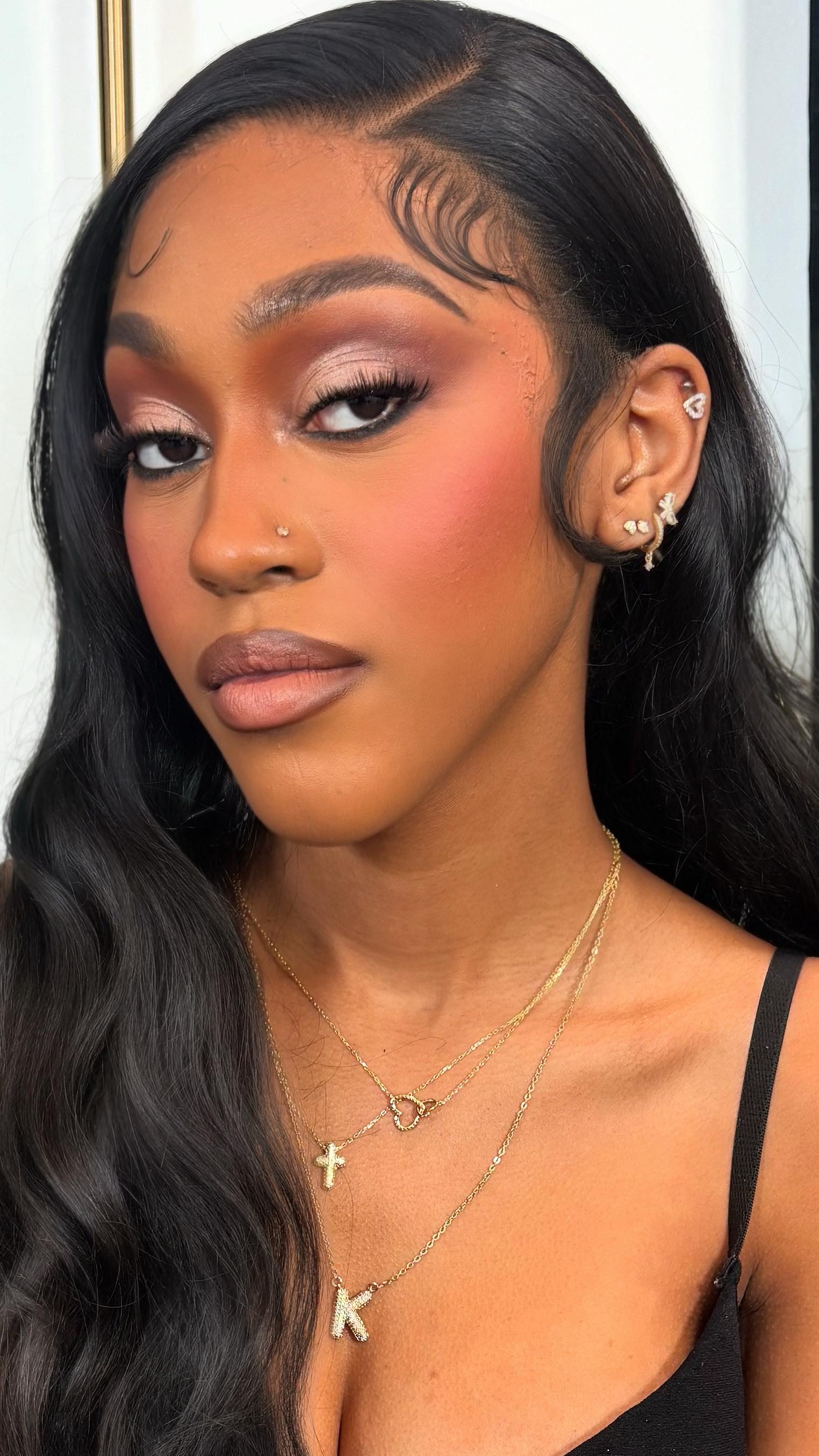 Professional glam makes you nervous?
Let’s talk about it!!
My job is to enhance what you already love—never to make you look like someone else. Soft, natural, elevated… whatever your comfort zone is, I meet you there.✨
Black Friday Sale is Live!
Now booking 2026 brides and bridal parties, click the link in the bio or send a Dm for inquiries