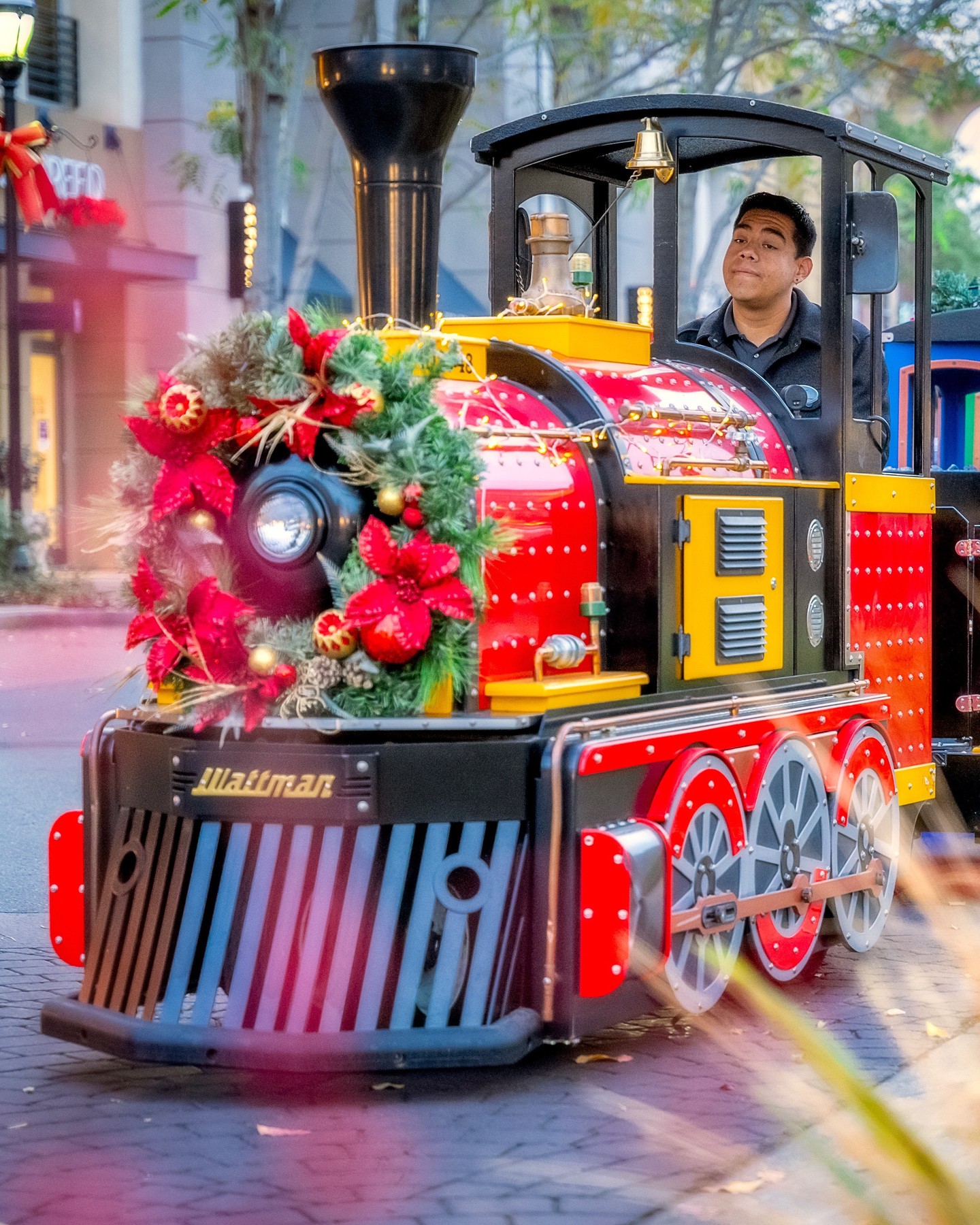 Pause your holiday shopping for a train ride around the center. 🚂
The train runs daily from 11 AM to 6 PM and tickets are available for purchase at Guest Services.
Don't forget to sign up for our Fountains Fun Squad to receive a FREE train ride during your child's birthday month!
Click the link in bio to sign up.
#fountainsatrsvl #rosevilleca #placercounty #fountainsfunsquad #fountainstrain