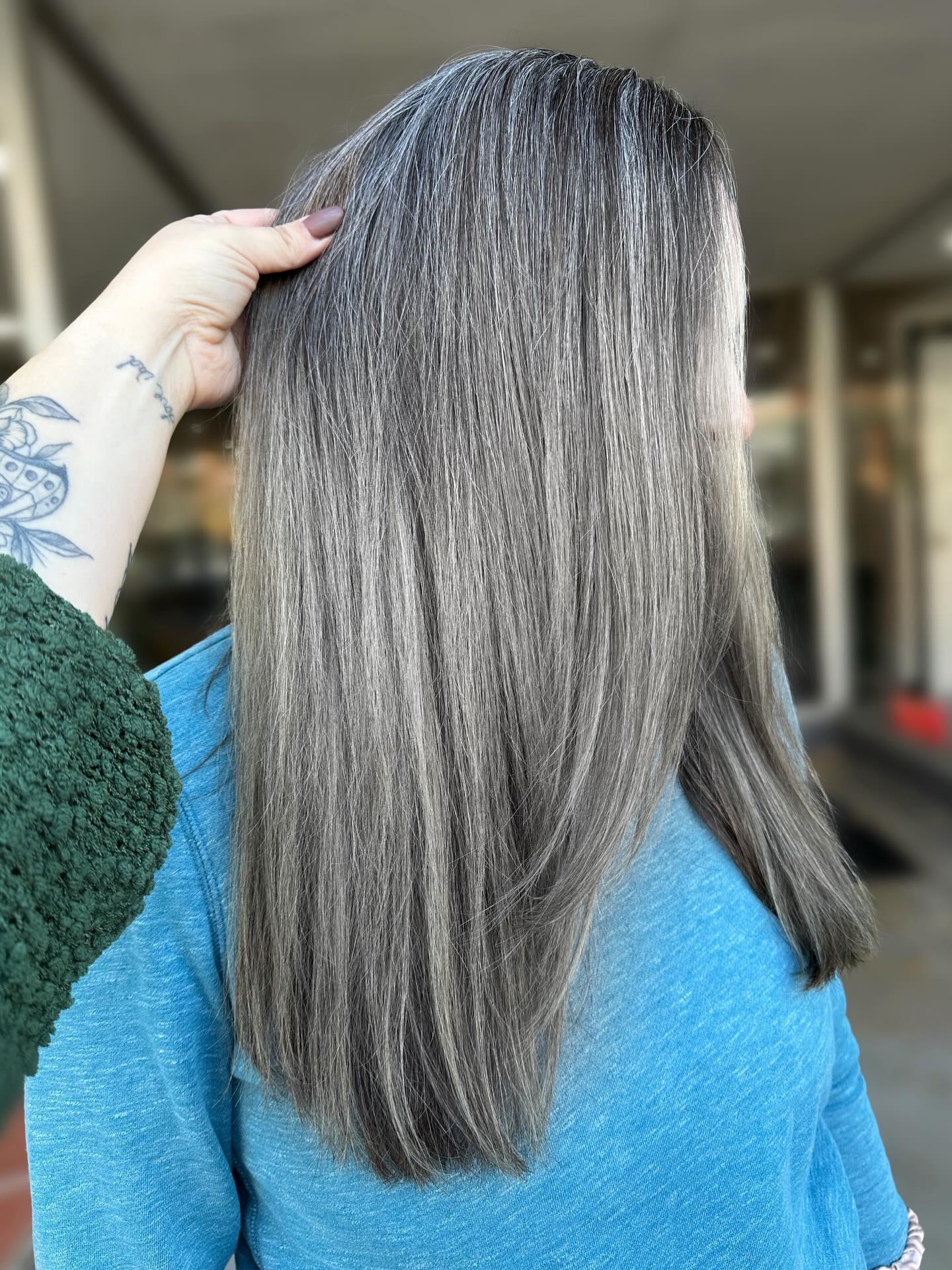 We’ve been transitioning her into her natural grey for a little over a year now — and this blend is EVERYTHING. 🩶🔥