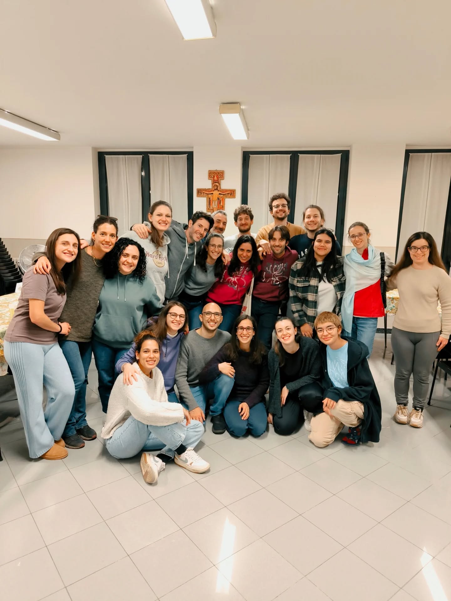 La Mangrovia è condivisione, sostegno e connessione!
Questa foto racchiude la bellezza dello stare insieme, del crescere e imparare gli uni dagli altri.
Tra abbracci, lavoro e momenti di confronto, costruiamo legami che vanno oltre il tempo e lo spazio.
Grazie Ottavia e Marco per la vostra storia e grazie ai volontari del @campopimebusto per averci fatto lavorare.
OPEN BAR - 18-19 Aprile 2026
Info e biglietti in dm
#lamangrovia #Crescita #pime #Insieme #casapime