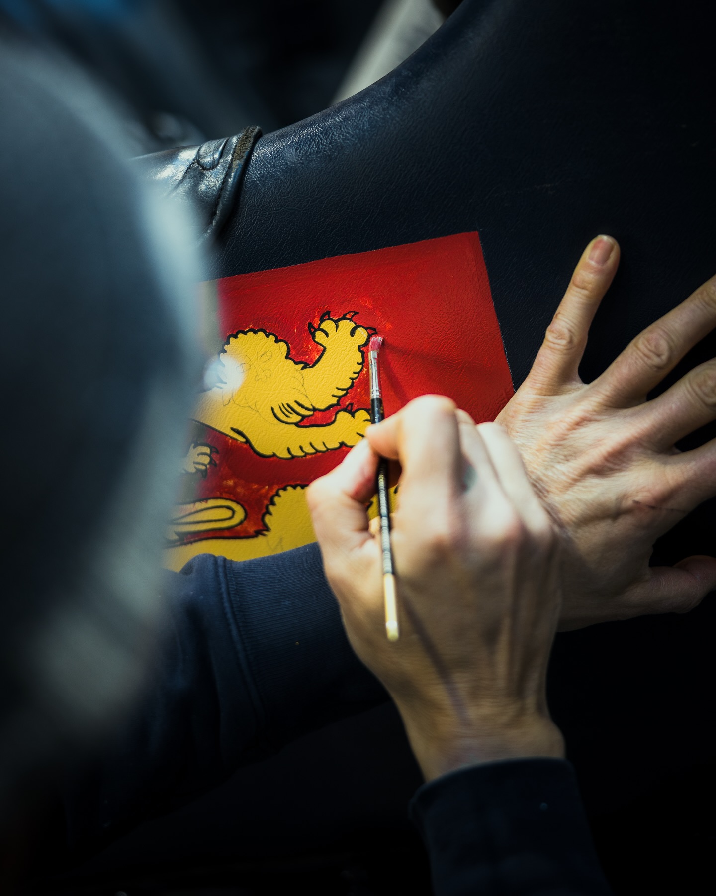 Recommended to us by an existing client, this France-based 1926 4 and 1/2 Litre has come in for a major service, a magneto refurbishment, and a rather distinctive piece of cosmetic work.
Instead of the traditional Union Jack on the flanks, the owner asked for the flag of Normandy to be applied â fitting, given both he and the car live there. The method of application is unusual. The yellow of the lions is applied first, followed by the detailing, and only then the red background. Itâs an unconventional sequence, but the result is striking.
A major service here covers ninety-five separate inspection points, ensuring the car leaves in the best possible mechanical condition before returning home.â¨â¨#Kingsbury #KingsburyRacingShop