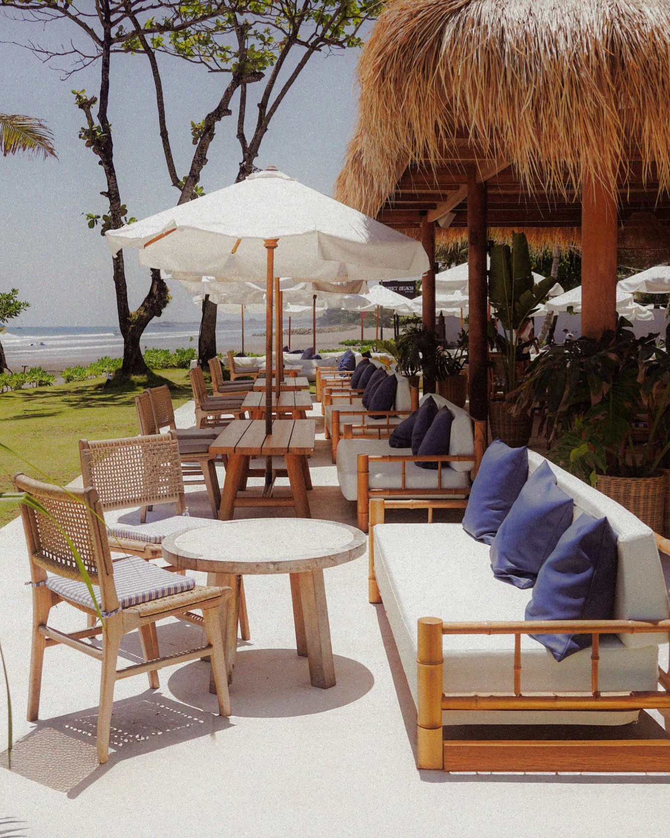 Cool shade, bright light, and moments that feel entirely composed. Walk the path, find your cool, and settle into the magnetic ease of Sunset Beach.