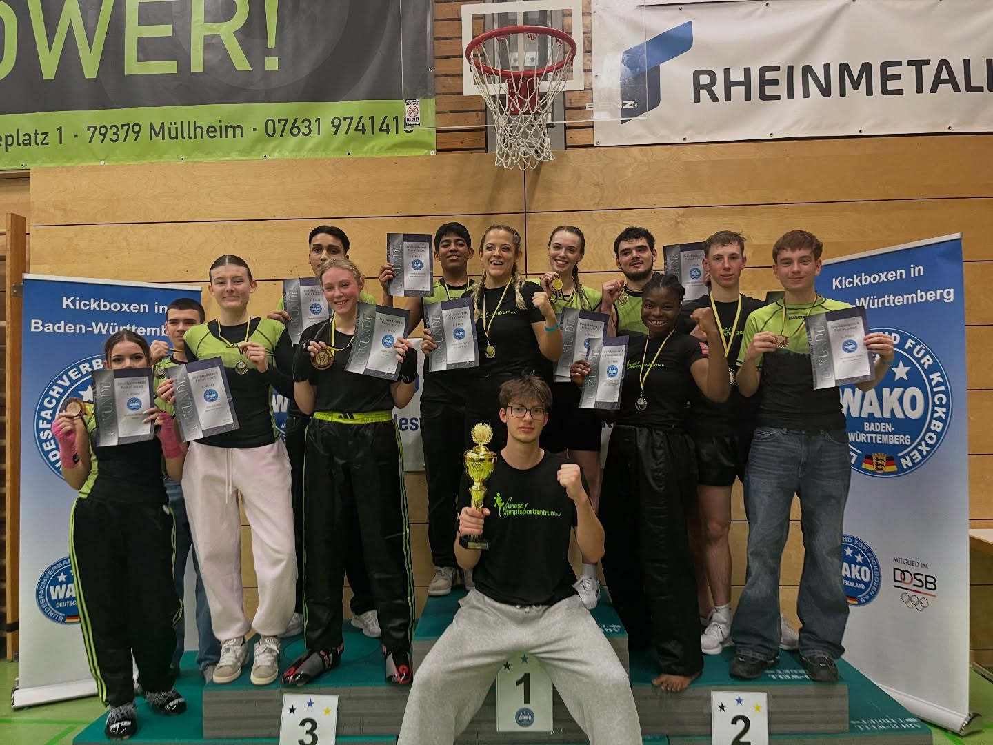 Erfolgreicher Tag beim Dreiländereck-Pokal der #wako, ausgerichtet von @gladiator_kampfsportschule in Müllheim:
Milan Cupic 1.Platz KL Pokalturnier🏆. Josua Uhl 2.Platz KL Pokalturnier 🏅. Liam Fieber-Walsh 1. Platz KL Newcomer🏅. Cara Fieber- Walsh 1. Platz KL Newcomer🏅. Cara Fieber-Walsh 2. Platz LK Newcomer🏅. Christina Tzatzo 1. Platz LK Newcomer🏅. Ahmed Shaikh Mohammed 1.Platz KL Newcomer 🏅. Shaban Asanoviq 1.Platz KL Newcomer 🏅. Antoinette Fagbenro 2. Platz LC Newcomer 🏅. Zoe Pulter 2. Platz LK Newcomer 🏅. Alex Semibratov 2. Platz KL Newcomer 🏅. Alex Semibratov 3. Platz LC Newcomer 🏅. Nathanael Jung 3. Platz KL🏅. Wir sind unglaublich stolz auf euch und Danken auch den Trainern, Betreuern und Unterstützern, Kampfrichtern und Veranstaltern. Ohne diesen Teamgeist wären solche Erfolge nicht möglich!🥊🥊🤩#wako #wakodeutschland #wakokickboxing #kickboxen #kickboxing #fighters