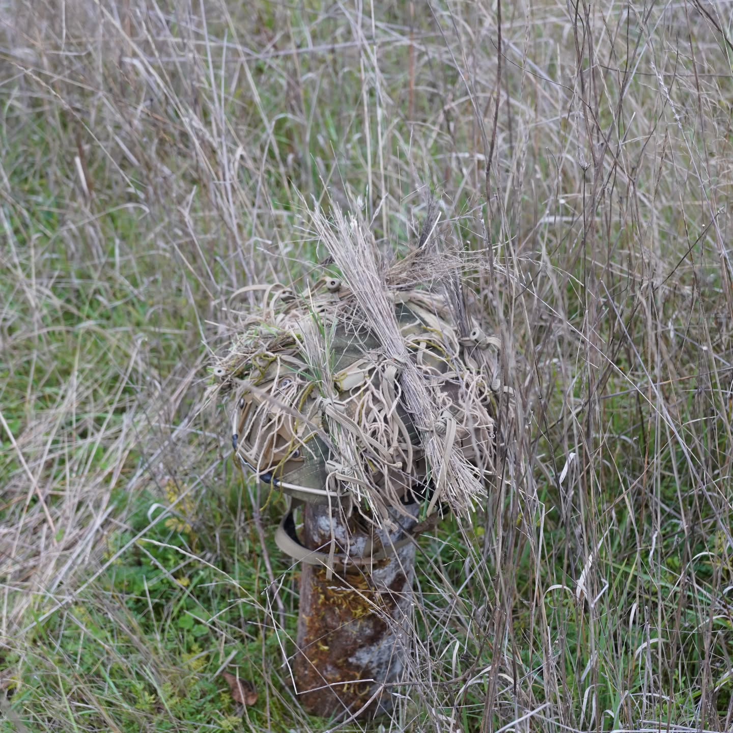 StalkLand Legacy Recce Helmet Cover
Designed to offer the end-user a Ghillie quality concealment solution for their ballistic helmet, the Recce Helmet Cover features:
+ Compatibility with ECH, ACH, IHPS, and Ops-Core Fast high-cut ballistic helmet systems.
+ Para-cord Grid-lattice and qty. 12 Veg-Tie-Cords w/Cord Locks to attach and hold natural foliage in position.
+ Velcro top loop for attachment of IFF capabilities
+ Velcro rear loop section for attachment of Night vision battery packs
+ Allows access to night vision mounts and rail accessories
+ Stretch adjustable fit via Velcro One-Wrap mounting ensures cover remains in place during free fall or rotary-wing high-wind operations.
+57/43 NyCo Extreme IHWCU textile produced by Brookwood Rolled Goods exclusively for Sniper Dynamics.
@tacticalconcealment @mmitextiles @brookwoodcompanies