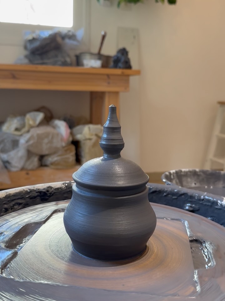 Long time no boxes
I still got it though 😋
#handmadeceramics #ceramicart #potterylove #studioceramics #ceramicartist #contemporaryceramics #craftswomen #ceramicsstudio #madeinIsrael #slowmade #minimalceramics