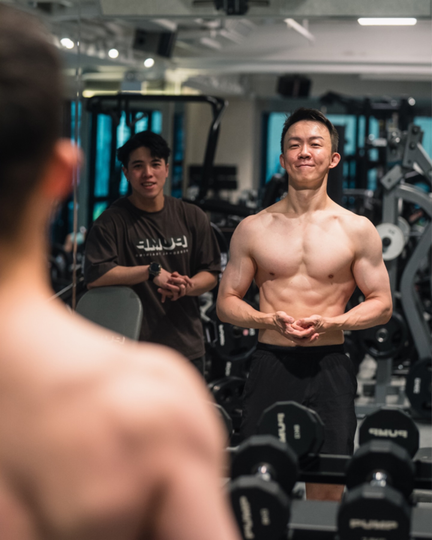 Most executives accept that burnout is the price of success. Edward proved that physical resilience is actually the currency of high performance. By optimizing his physical health, he didn’t just change his body; he upgraded his professional engine.
許多高層管理人員常誤以為,「身心透支」是通往成功的必然代價。然而,Edward 的案例證明了強大的身體抗逆力,才是維持卓越績效的真正基石。
When you manage a region, decision fatigue is real. But through PUMP’s tailored training, Edward replaced stress with structure.
透過優化身體機能,Edward 不僅重塑了體態,更為其事業發展引擎進行了一次全面的系統升級。身為區域經理,面對持續的決策疲勞,Edward 並未選擇消極承受,而是透過 PUMP 量身訂制的策略,將壓力轉化為規律的動力。
Focus 專注力
Mental fog replaced by clarity. The discipline in the gym translated to sharper decision-making in the boardroom.
徹底驅散腦霧,重拾清晰思維。將健身訓練中磨練出的自律,直接轉化為決策層面的果斷執行力。
Presence 領袖氣場
The “Executive Slouch” is gone. He now walks into meetings with a posture that commands respect, backed by genuine physical strength.
徹底改善職場常見的不良體態。如今步入會議室,其挺拔身姿自然流露領袖風範,未經開口便已建立權威與信服力。
Longevity 續航力
Instead of crashing after a high-pressure week, he has the stamina to enjoy his downtime.
即使經歷了一周的高壓公務,他不再感到筋疲力竭,反而仍保有充沛精力去享受優質生活。
You don’t need “more time” to get fit; you need a strategy that respects your career. Edward built the Executive Athlete mindset. Are you ready to build yours?
您不需要投入「更多時間」健身,您需要的是一個能與事業節奏完美契合的策略。Edward 已成功建立了Executive Athlete 的思維模式。您準備好轉型了嗎?
Most executives accept that burnout is the price of success. Edward proved that physical resilience is actually the currency of high performance. By optimizing his physical health, he didn’t just change his body; he upgraded his professional engine.
切勿再以健康為代價換取事業成就,兩者絕對可以兼得。即日經簡介連結預約免費諮詢,啟動專為香港高壓商業環境設計的效能優化方案。