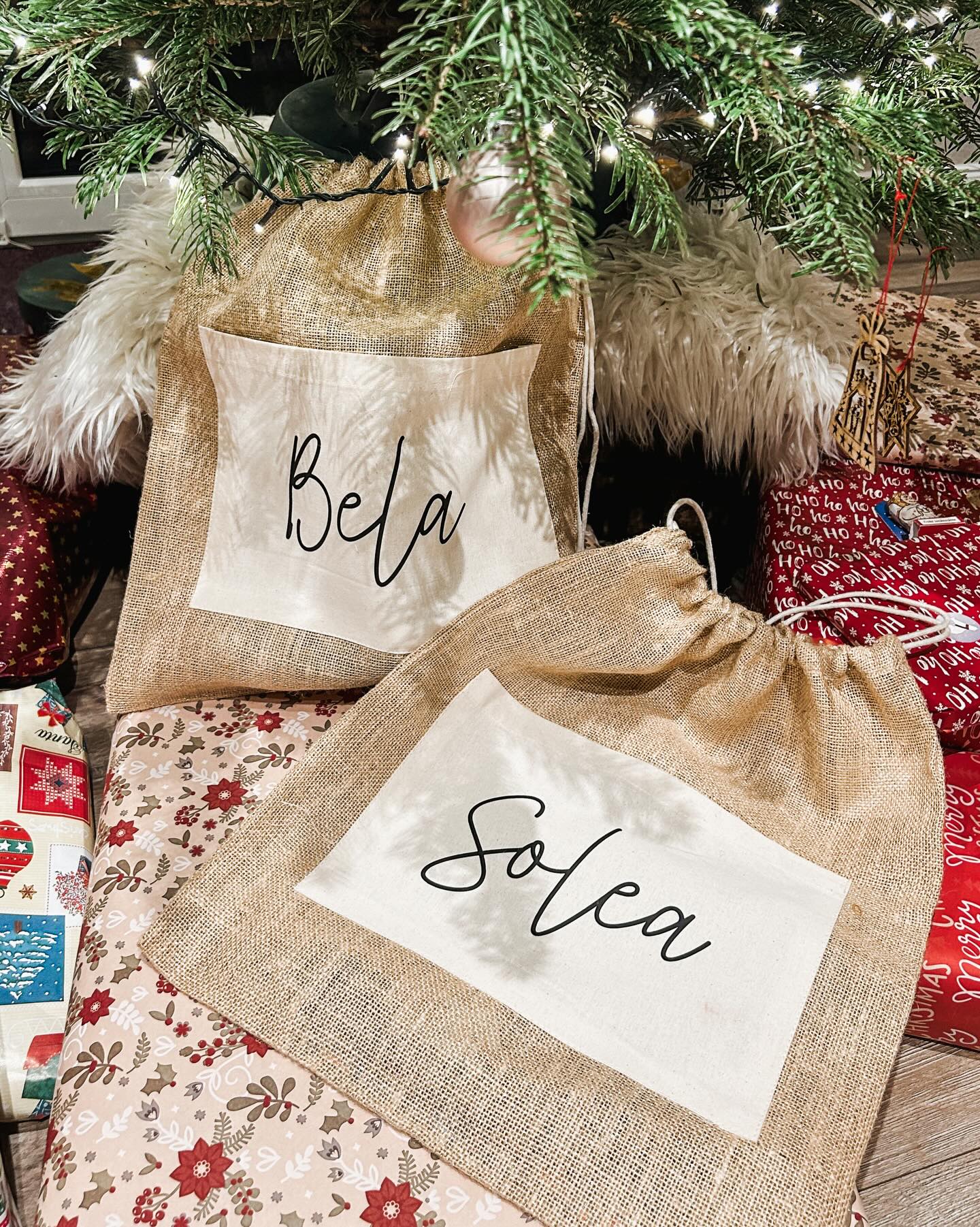 Personalisierter Jutebeutel zu Weihnachten – der liebevollste Platz für deine Geschenke 🎁
Dieser hochwertige Jutebeutel mit individuellem Namen ist die perfekte Möglichkeit, Weihnachtsgeschenke stilvoll & nachhaltig unter dem Baum zu präsentieren & schafft damit einen ganz besonderen Moment, sobald Kinder (oder Erwachsene!) ihre Überraschungen entdecken. 🎄💫
Details, die direkt ins Herz treffen. 🧡
Jetzt noch im Online Shop ergattern. 🛒
JUTEBEUTEL
PERSONALISIERT
WEIHNACHTSGESCHENKE
#personalisiertegeschenke #weihnachten #uniquematters #einzigartigegelegenheiten #details