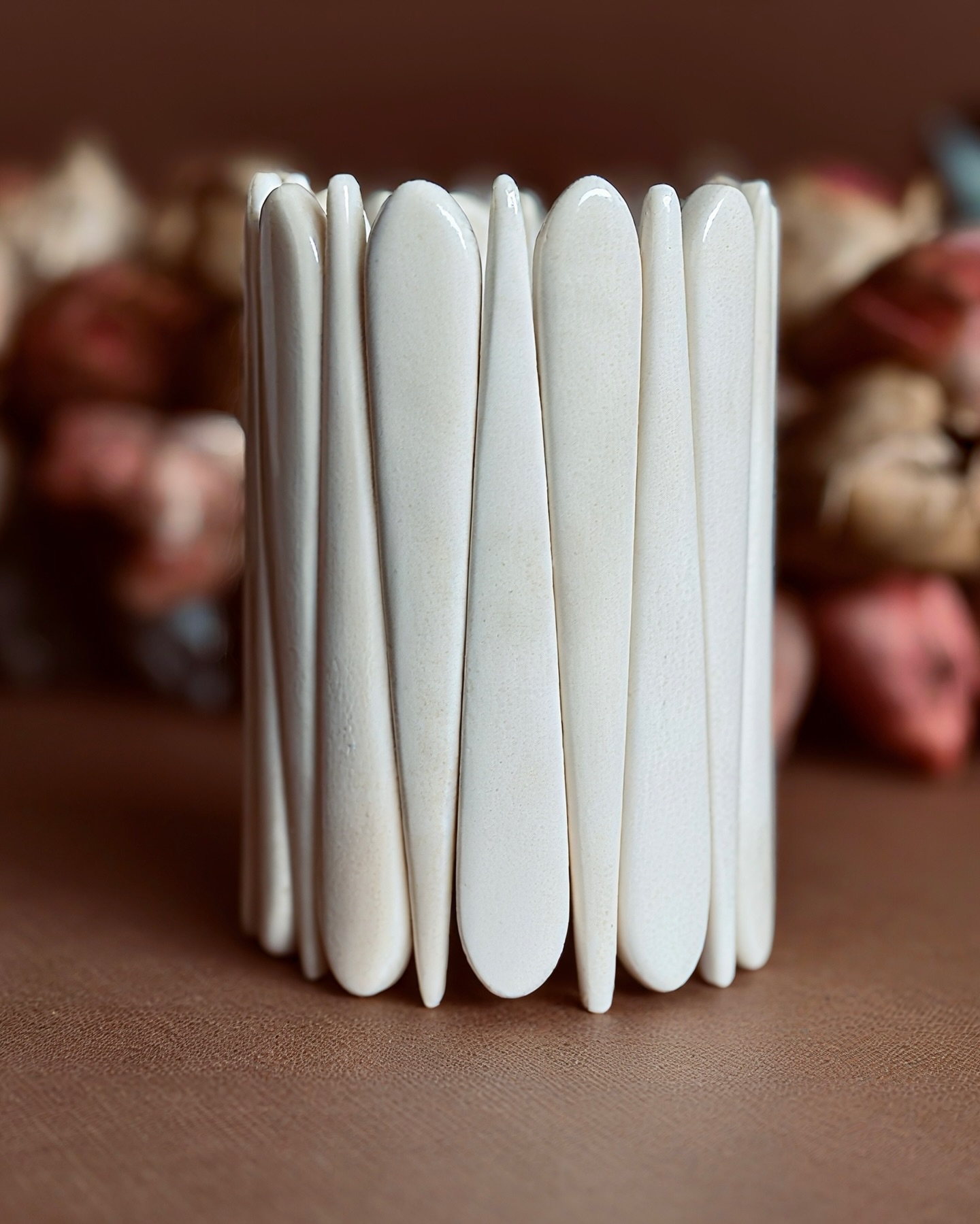 O bracelete em osso bovino off white é a combinação perfeita do luxo e simplicidade desse elemento natural reaproveitado.
Para quem busca estilo único e personalidade.
Garanta o seu entrando no nosso site. Aproveite, também, o FRETE GRÁTIS para compra de quaisquer produtos pronta entrega.
#luxosustentavel
#elegancianatural
#biojoiasexclusivas