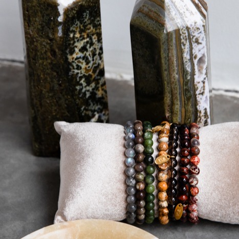 Black Friday starts now with 20% off on all gems
Your new favorite stone is waiting… bracelets, necklaces, earrings & decorative stones. This 20% Black Friday discount lasts until Cyber Monday.
So now is the moment to shop!
#BlackFridayDeals #CrystalLovers #InteriorDecor #HealingStones #WildStonesAmsterdam #CyberMonday #JewelryLovers #AgateGeode
