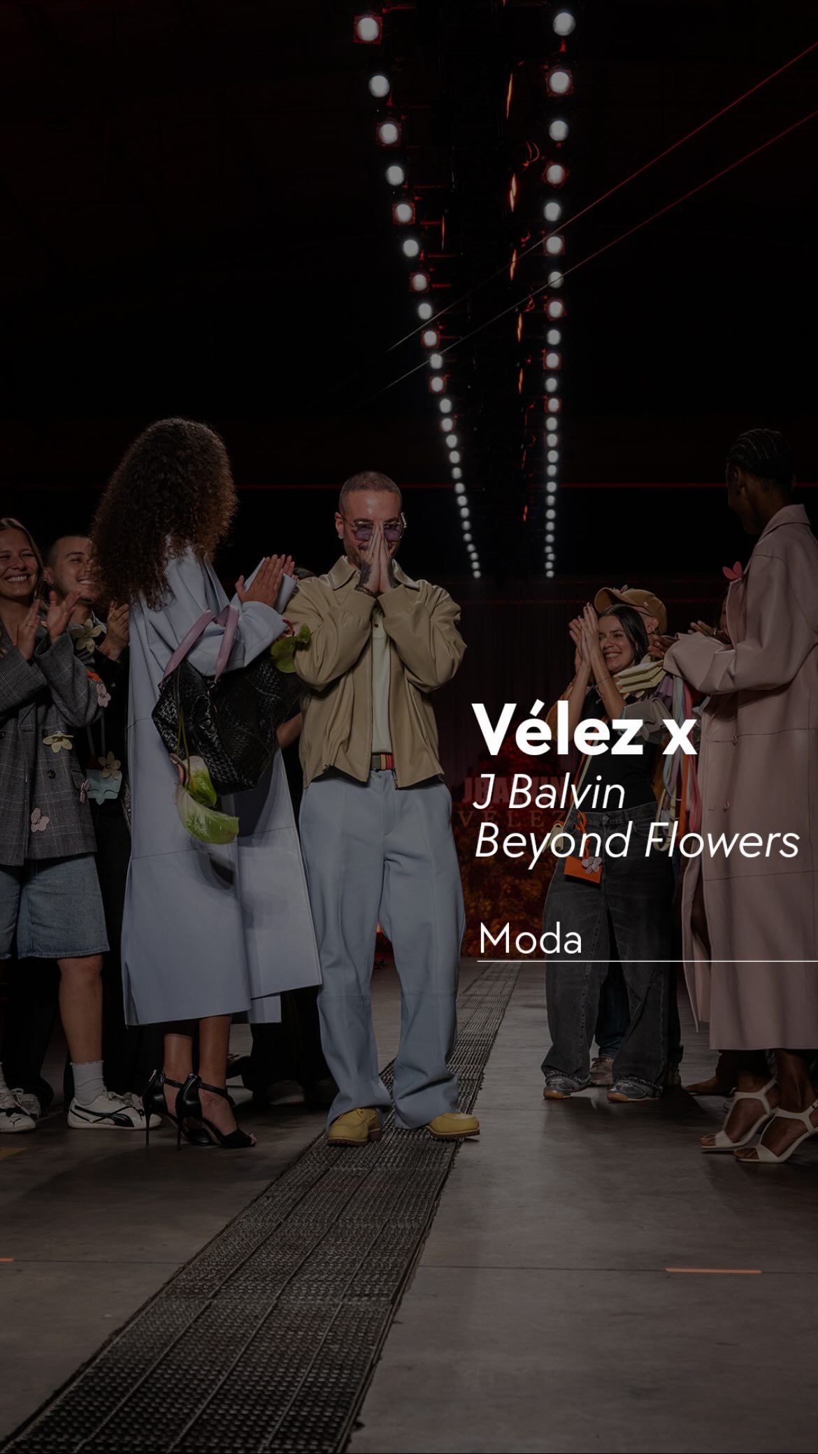 🌼 Beyond flowers @velezartisan x @jbalvin
📌 Nota completa en Bloggaleriadearte.com