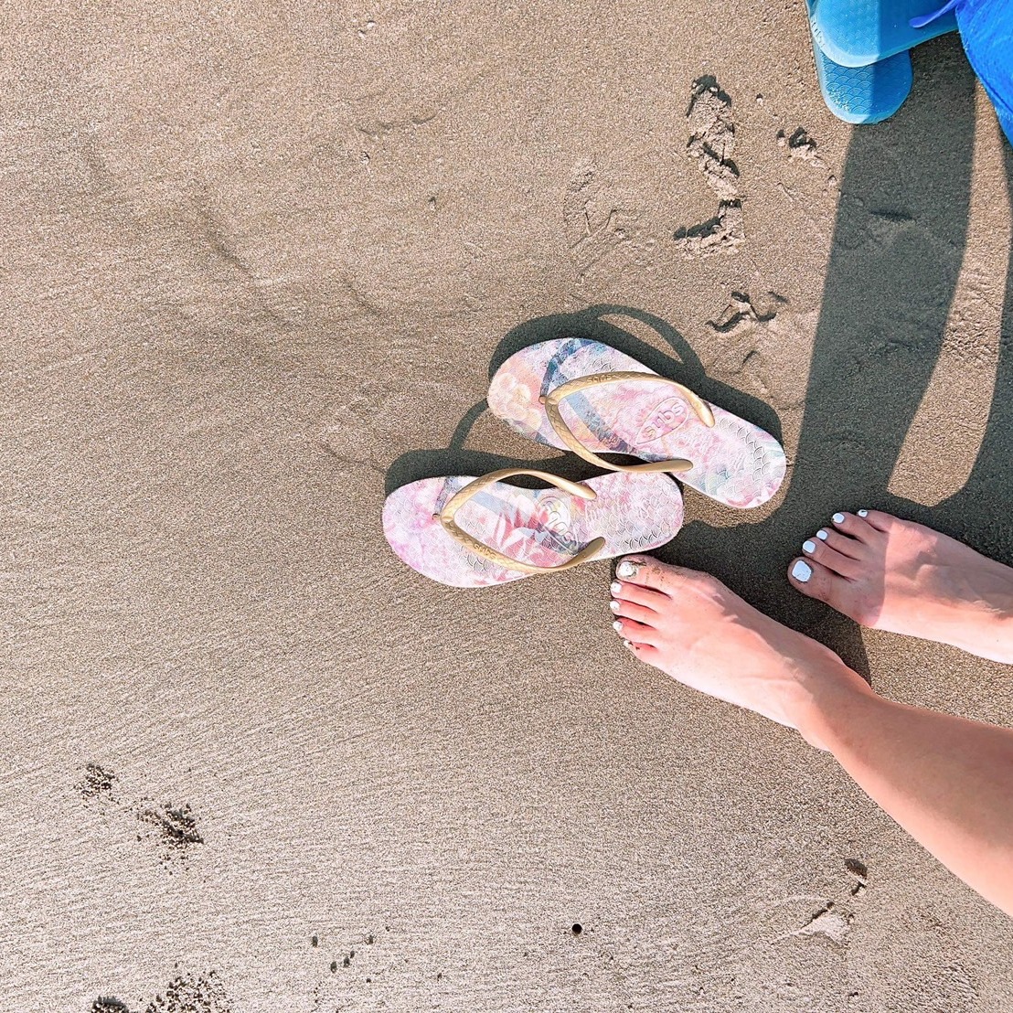 Warmer days are coming, NZ ☀️ Time to kick off the shoes and slip into your Subs, made for sandy toes and salty souls.
Don't have any? Come get some: www.subs.nz
#subs #subsfootwear #recycled #jandals #thongs #flipflops #summervibes☀️ #sandy #salty