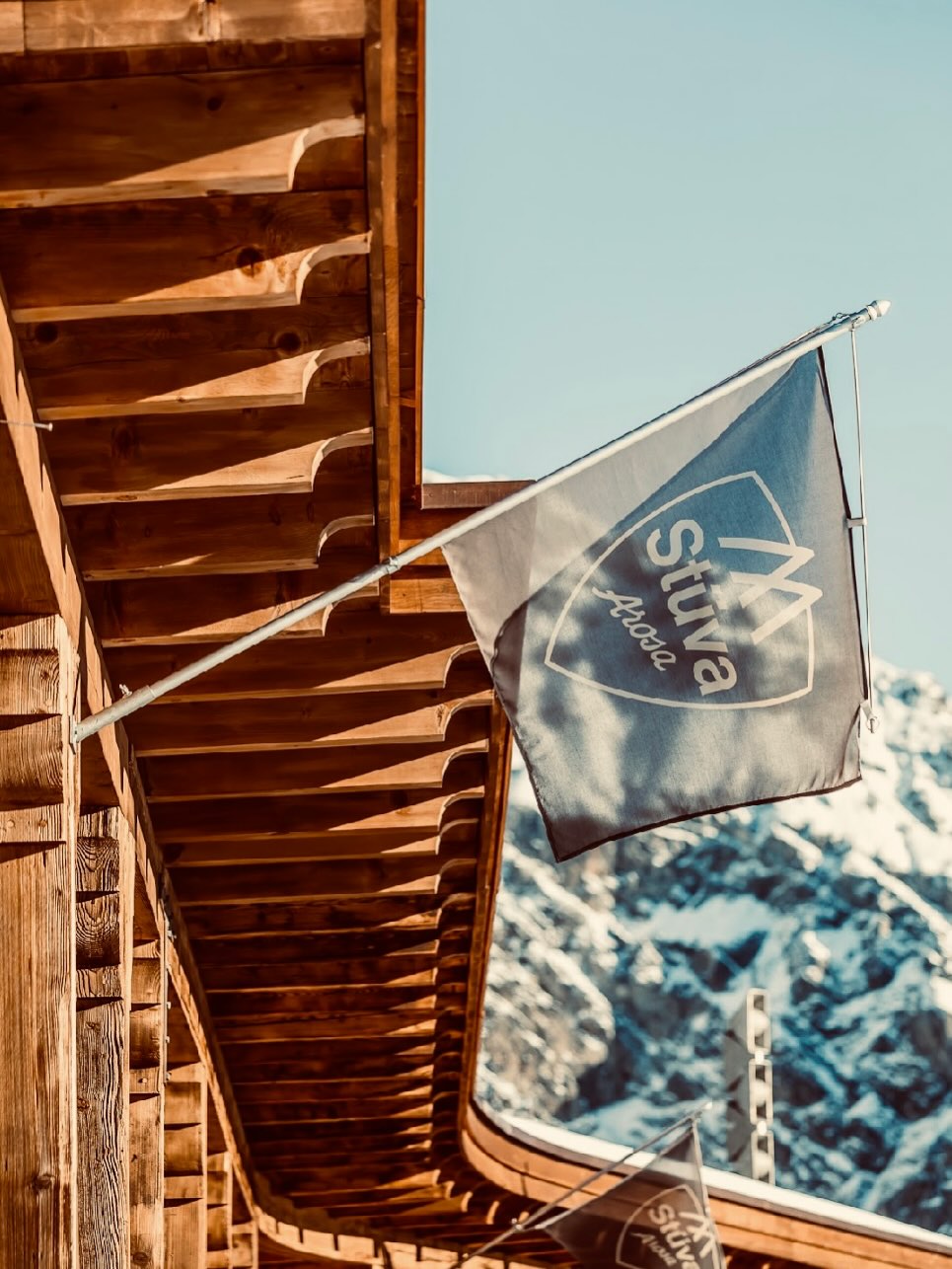 Wir starten in die neue Saison!
Das Warten hat ein Ende – Wir öffnen unsere Türen!
Ab Samstag, 29.11.25 erwarten Euch neue Kreationen aus unserer Küche, frische Zutaten und ein herzlicher Service, der jeden Besuch besonders macht.
Kommt vorbei und erlebt mit uns kulinarische Momente inmitten der Aroser Bergwelt.
Bis bald im Restaurant Stüva Arosa!