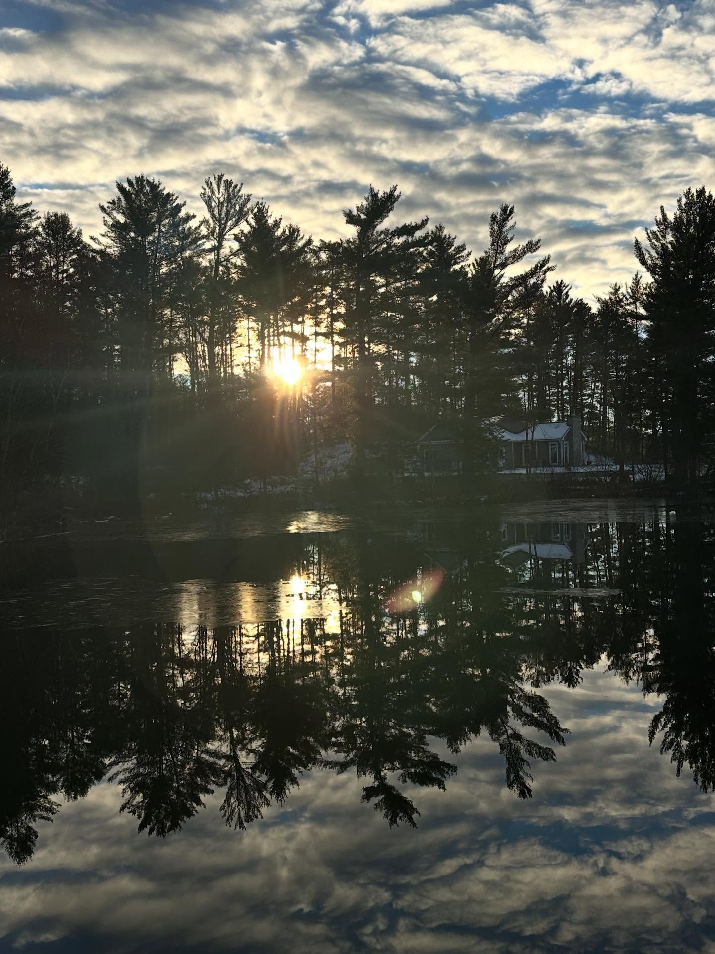 Good morning from the lake!!!
Sometimes all it takes is a few moments in nature.
5 minutes to sit in stillness and connect to the senses.
✨The sound of snow crunching under the feet
✨The crisp winter air
✨The feel of the first suns rays
✨The smell of the trees
✨The sound of the birds
And yes, the kitchen is messy and I have chores to do. Yes, I often say "I don't have time"
But, I know I need to make time. 5 minutes of mindfulness can transform my day...