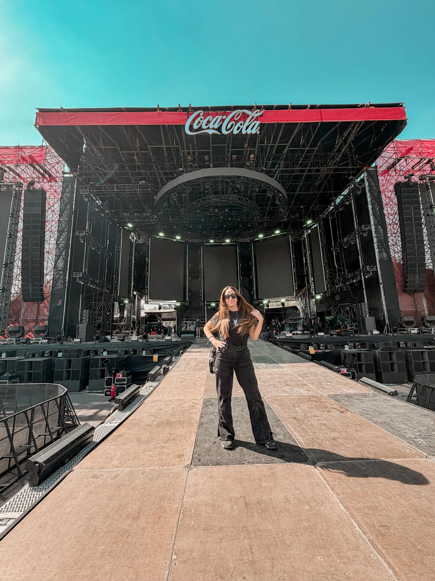 Penúltima parada del año: CDMX📍
Entre el tráfico, los mil correos y mi alergia al picante, la aventura estuvo entretenida😎
Qué bonito es ver cómo todo lo que se diseñó hace meses hoy cobra vida. Cada plan, cada cambio, cada idea se convierte en realidad gracias a un equipo que no solo ejecuta, sino que lo hace con entrega y pasión. Esa es la verdadera magia detrás del show… Y qué privilegio el mío: ser parte del detrás de escena que hace todo posible❤️
Nos vemos en la next stop!
#roadmanager