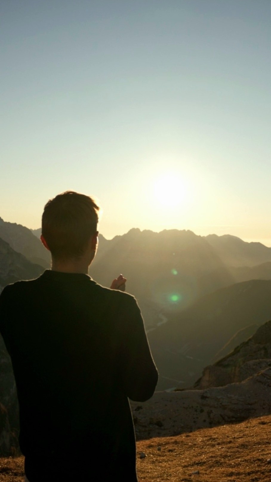 Vanlife in the Alps, what a ride 🧡
2 months on the road..
Through Switzerland, Italy and Austria 💫
If you’re interested in the full video, click the link in my bio ❤️
#vanlife #europetravels #alpsmountains #roadtrip