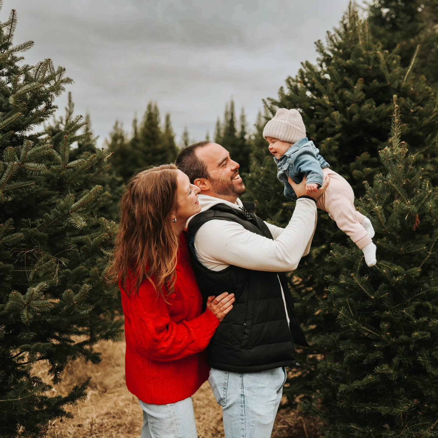 Christmas Tree Minis 🌲
I am so grateful for everyone who showed up to the minis at @lohifarm! There are still a few spots left this Saturday for your last minute Christmas photos.
December 13th | 15 Minutes
SALE $125!
Only a $50 deposit to secure a booking ✨️
Click the link in the bio to book yourself in!
