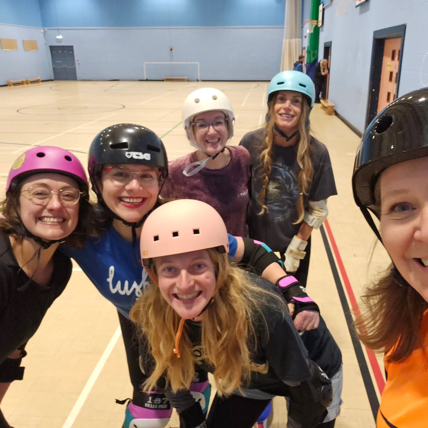 Tonight's session was all about forwards and backwards skating and stopping, with backwards directional changes and derby stops thrown in.
This lot were brilliant, they let me teach them to suck eggs, took on board the hints and tips to get rid of any bad habits and were generally awesome!
Join us next week for our last skate before Christmas where we'll be having a social pootle - Christmas attire encouraged!
I love Thursdays ❤️
#skatefitness #fitnesscanbefun #swansea #sweatyeyebrows #cardio #endurance #ilovethursdays #literallydead #cardio #endurance #tabata #agility #teamwork
