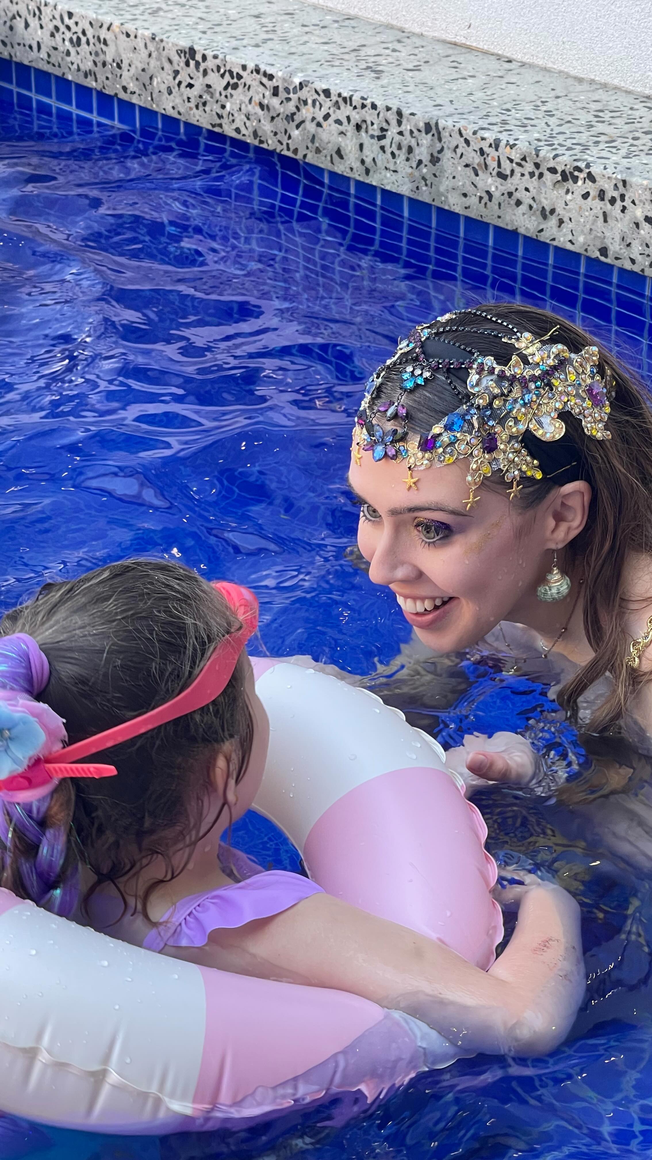 The best kind of birthdays are the ones spent swimming under the sun with tiny mermaids and endless giggles 🌊💙🧜♀️
Pool party bookings are now o-fish-ally open for the 2026 summer season 📆☀️
#MermaidPoolParty #MermaidParty #Mermaids #MelbourneMermaid #MermaidTarielle #RealMermaid #MermaidTheme #MermaidsAreReal #KidsPartyMelbourne #KidsInMelbourne
