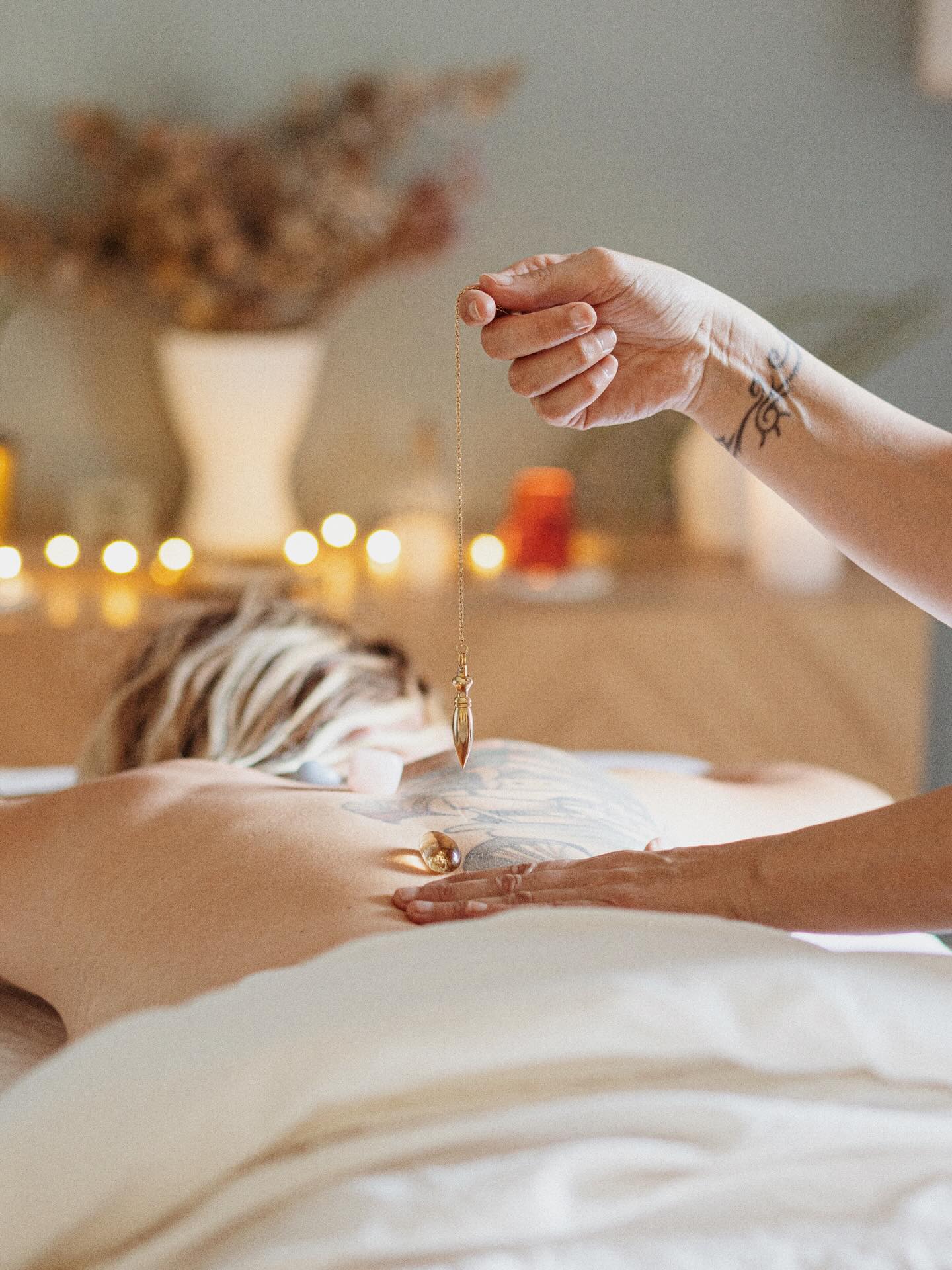 Vanessa et sa douceur pour un moment suspendu.
@sauge_nature
#drainagelymphatique #maderotherapie #soinenergetique #massage #soin #seancephotoprofessionnelle #seancephotopro #shootingprofessionnel #photographecorporate #photograheentreprise #photographenimes #photographemontpellier #nimes