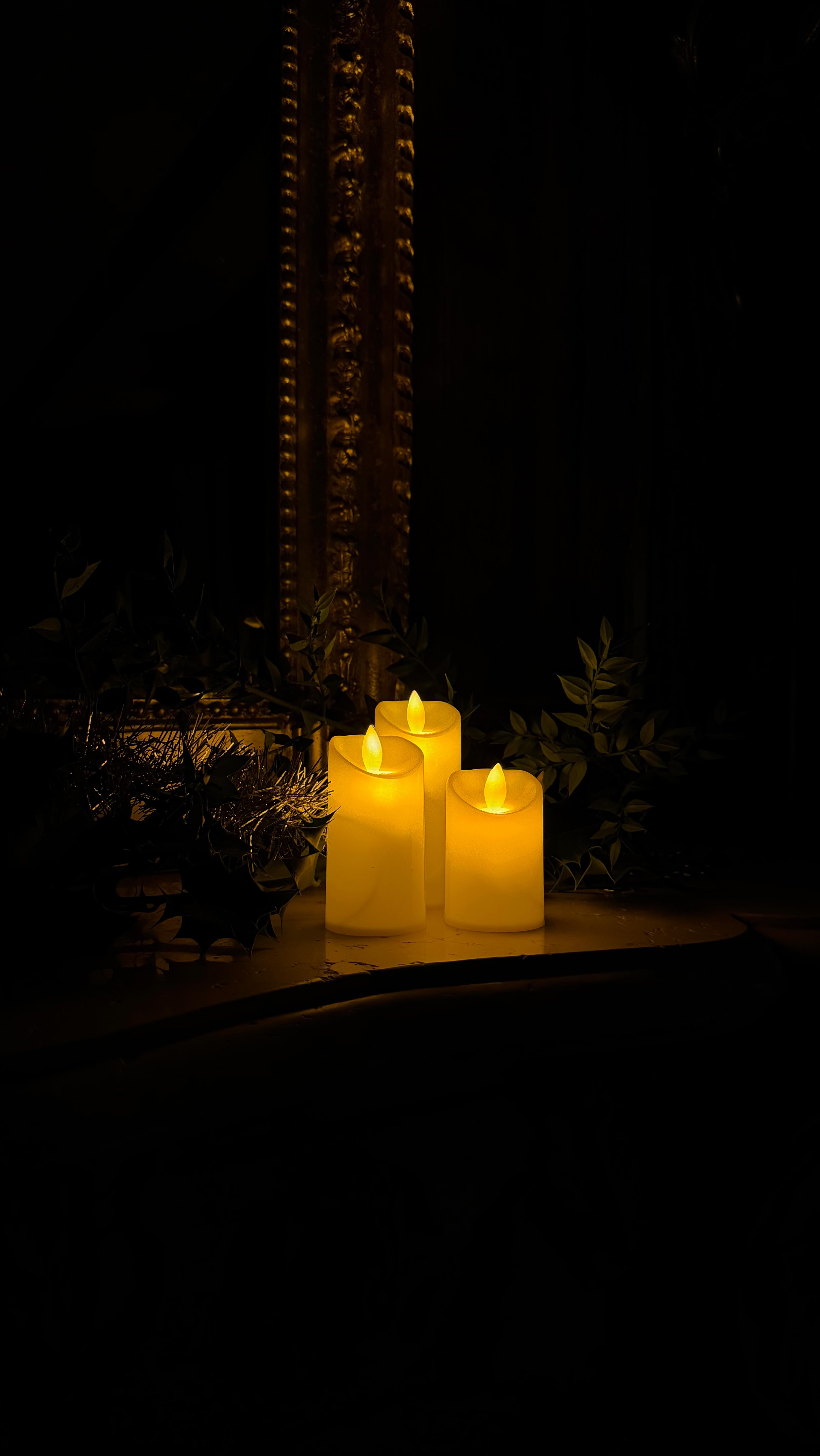 Les préparatifs commencent dans la bibliothèque…
Envie de voir le résultat ?
Demain, 20h. 🎄✨
#ChâteauDeLaVillaumaire #NoëlAuChâteau #DécorationsDeNoël #ChristmasVibes #VieDeChâteau #Bibliothèque #DécorDeFête #InstaChâteau #MadeInTouraine