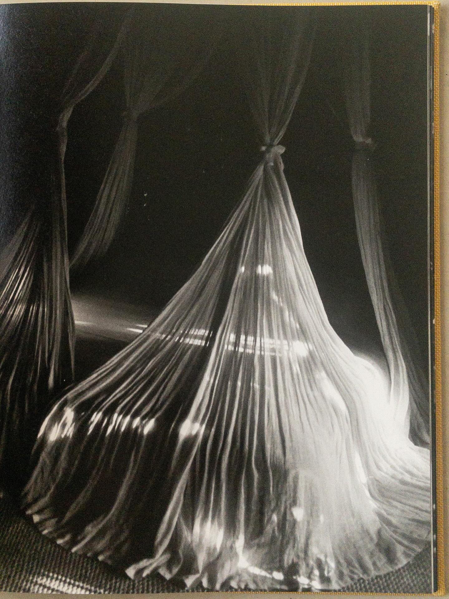 a book about an island house for @maisonkitsune
architecture by @studio_jencquel
commission by @gildaskitsune
published by @equator