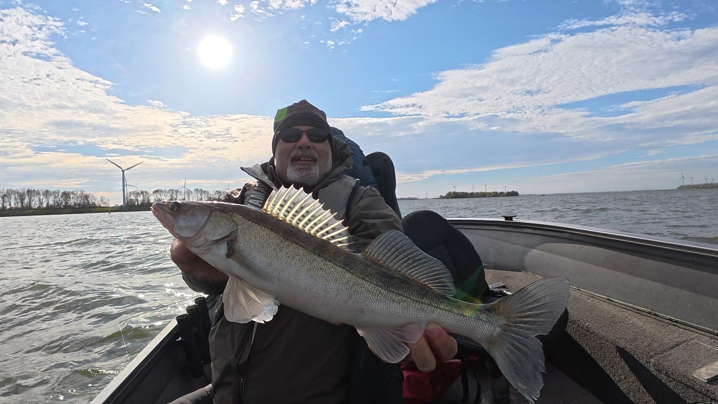 📣 Actie voor snoekbaarsfanaten op het Hollands Diep!
Boek je binnen de komende 4 weken een snoekbaarstrip op het Hollands Diep, dan betaal je geen € 450 maar € 400.
Zelfde topdag, zelfde visserij, gewoon € 50 voordeel.
🎣 Vermeld bij je boeking de actiecode LFGHD2025
Geldig op een visdag van 25 november t/m 21 december — daarna vervalt het voordeel.