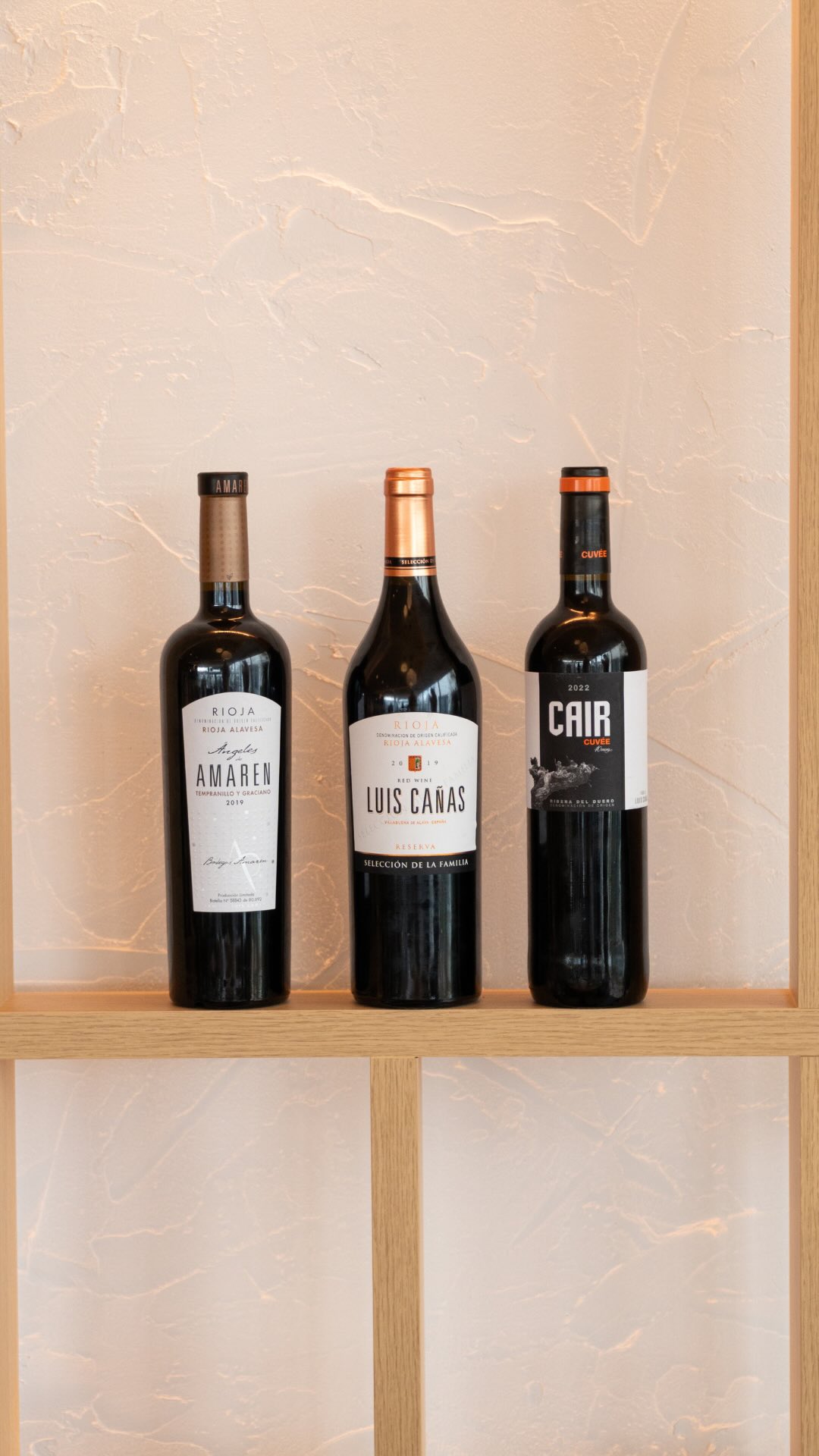 Porque un buen plato siempre va acompañado de un buen vino 🍷
Y en nuestra carta encontrarás una selección pensada para cada ocasión: tintos, blancos y rosados que realzan cada sabor.
Solo elige el tuyo… y disfruta.
¡Te estamos esperando!🙌🏼
📍 Port d’Aiguadolç, Sitges
📲 A través de nuestro teléfono 936 001 332 o en nuestra web
#restaurante #OlaveSitges #SaboresDelPuerto #restaurantemediterraneo #olave #sitges #portsitges #restaurantesitges #menuarroz #arroces #mariscos #pescadosfrescos #carnes #sabormediterraneo #tapas #gastronomia #food#restaurantesenbarcelona #mediterraneancuisine #portdaiguadolç #foodiesbarcelona