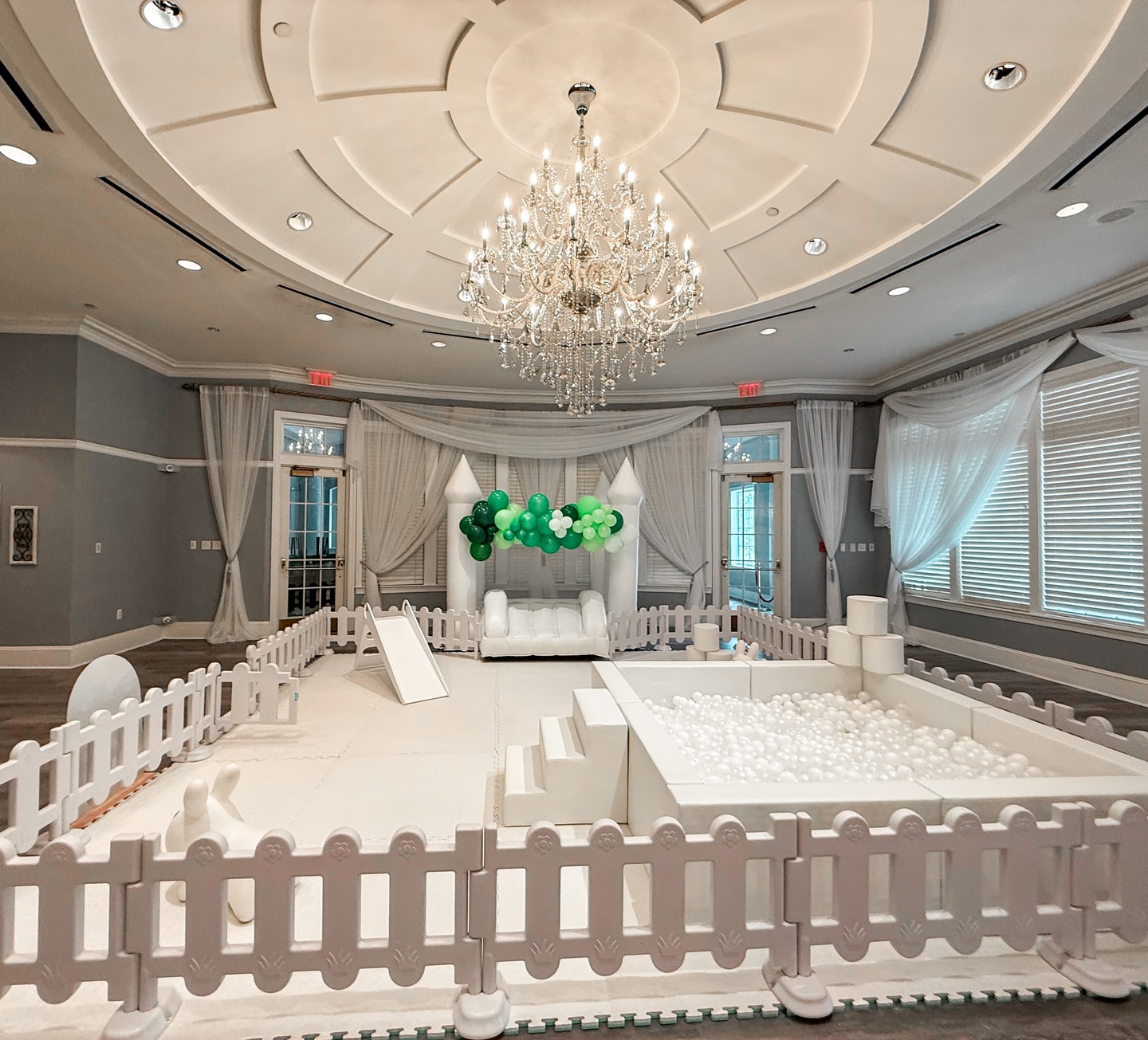 Our Soft play is the best! When chilly weather rolls in, Posh Play can set up indoors to keep the party fun, hands-free, and everyone warm ❄️
#softplayvb #whitebouncehousevb #partyplannervb