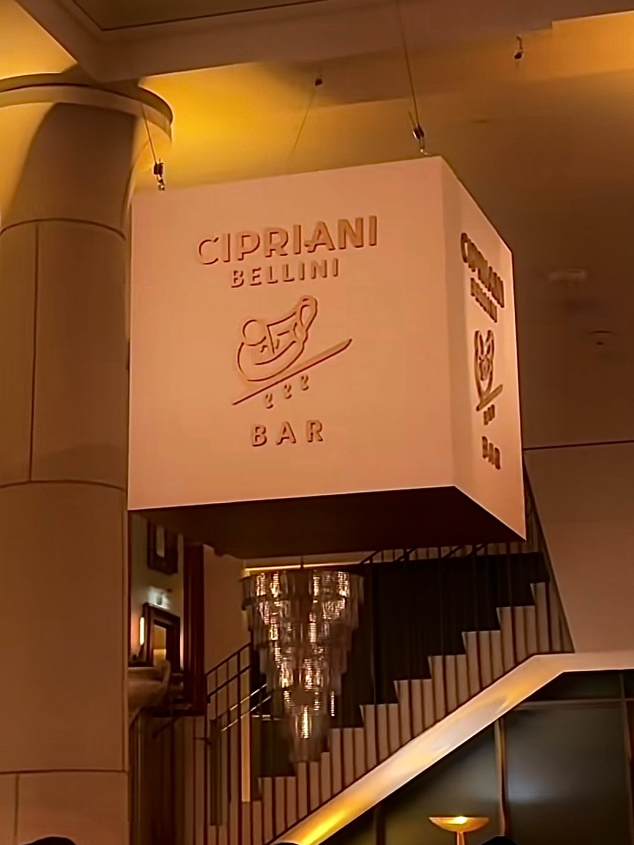 Raise a glass to the finer things in life! RH House in Birmingham, MI offers world-famous @cipriani Prosecco in a beautiful atmosphere! 🥂
@ciprianidrinks