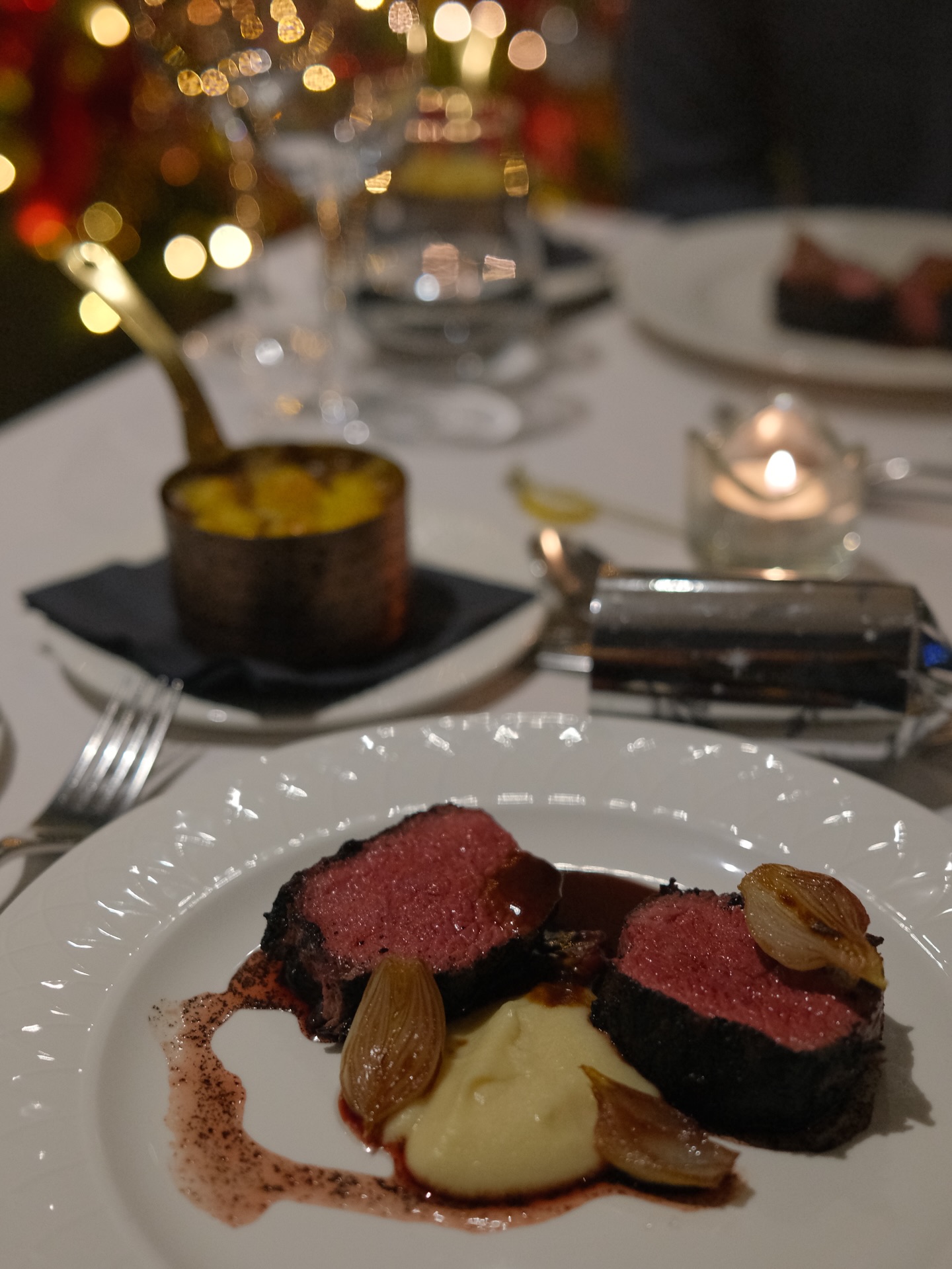 This season, our chefs are celebrating winter’s finest ingredients with two true showstoppers ✨
Our venison loin served with a mini venison shepherd’s pie and blackberry infused jus. Followed by our cappuccino crème brulée with vanilla mascarpone🍴
#restaurant #cambridge #christmas #dinner #festive