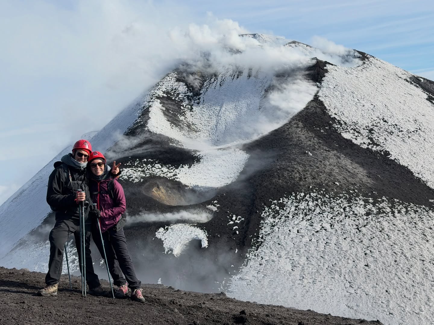 #Etna Winter Trek High • Un’altra escursione privata per questi giovani toscani alla scoperta dell’area sommitale del vulcano piu bello del Mondo ❤️🌋 #sicily #volcanoes #sicilia #guidevulcanologichesicilia
👉Info/Prenota
☎️ +393780861560
Ⓜ️ etnativo@yahoo.it