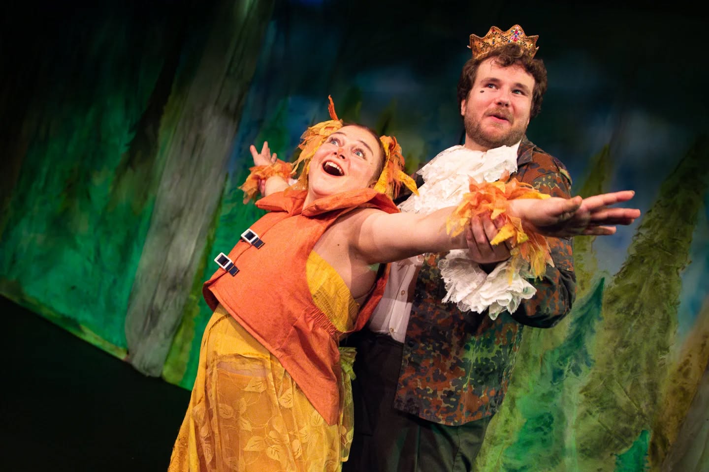 "Joutsenenpoikanen! Ehkä minä sitten olen joutsenenpoikanen..." - Ankka
Ootko mun kaverlji? @pakkahuonejoensuu tänään pe klo 18 ja huomenna la klo 15.
Tervetuloa!
Liput ja lisätiedot www.vaarapyora.com
Lippuja saa myös ovelta 😊, halutessaan voi varata vaarapyora@gmail.com
Kuva @_anigo__
#teatteri #musiikkiteatteri #lastenkulttuuri #kaikkienkulttuuri #joensuu #lastenjoensuu #joensuuntapahtumat