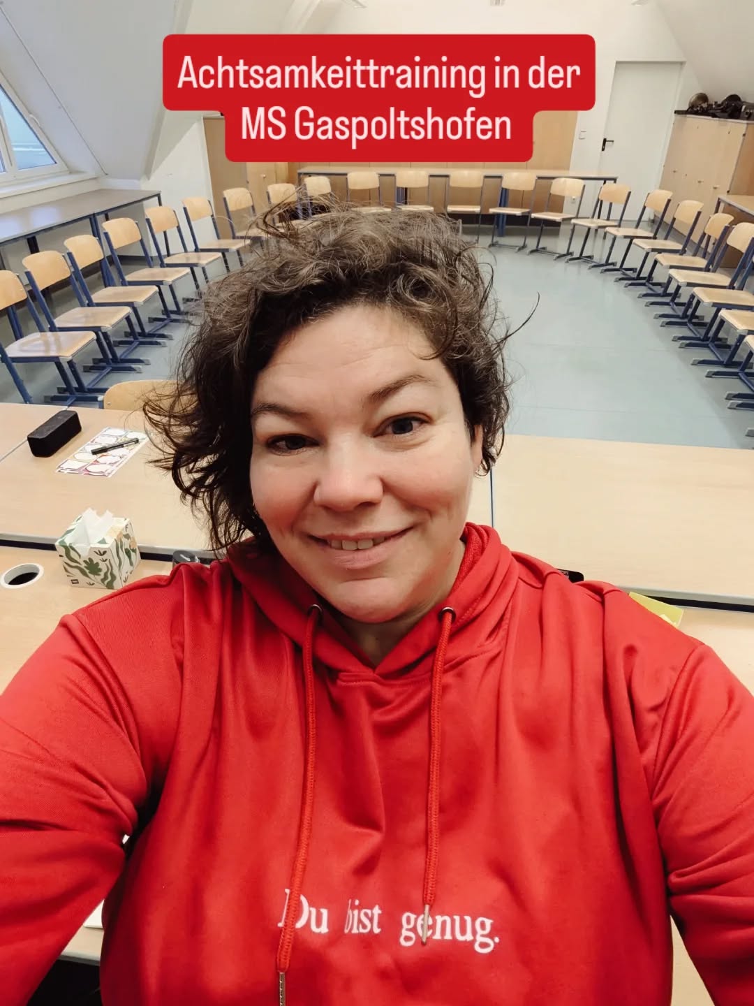 Mehr Fokus. Mehr Respekt. Mehr Wir.
Die 1. Klassen der MS Gaspoltshofen sind mitten im Achtsamkeitstraining – und was für wunderbare Kinder das sind!
Lehrer:innen und Schüler:innen ziehen gemeinsam an einem Strang für mehr Klarheit im Kopf und mehr Miteinander im Alltag.