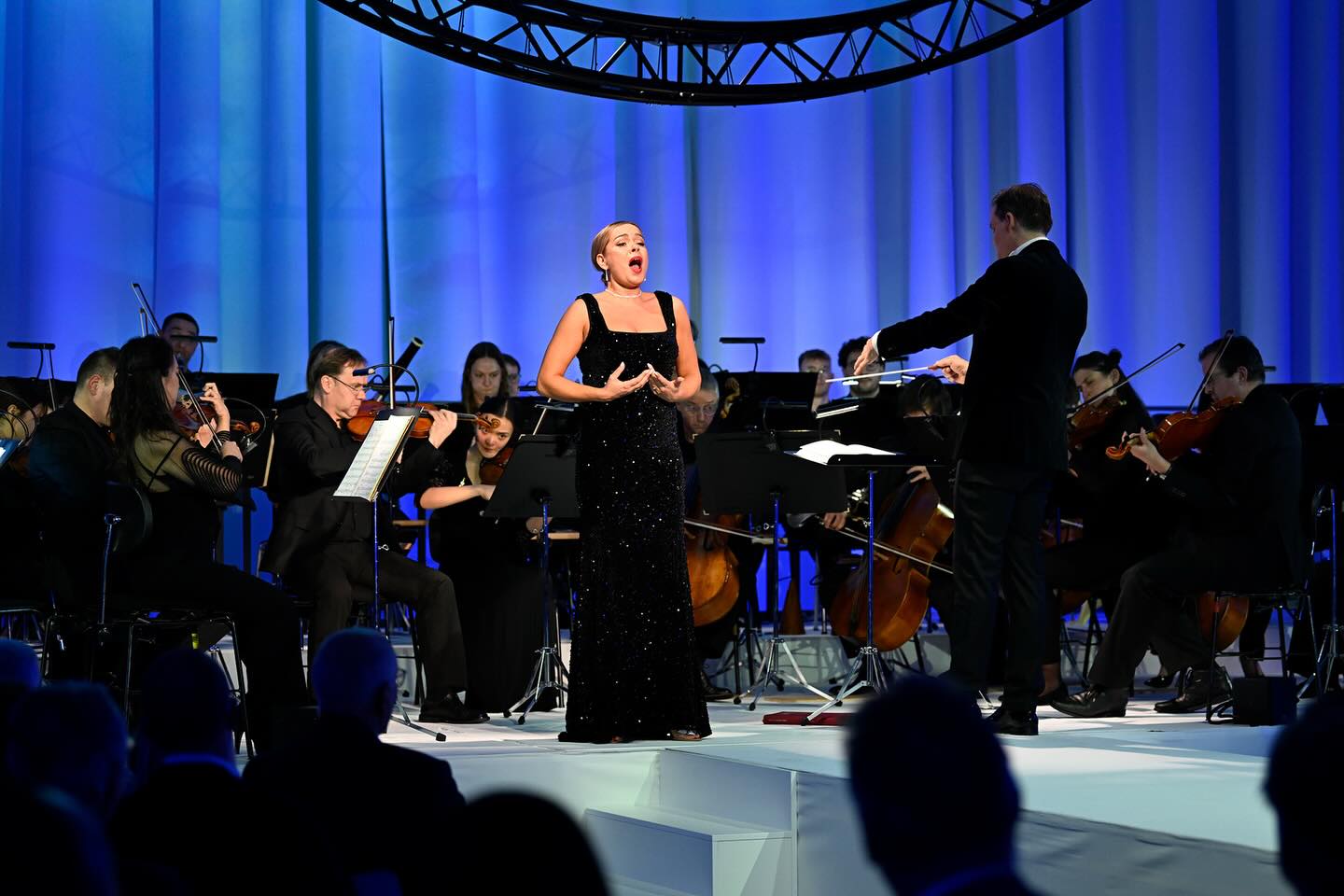 It was such a pleasure performing alongside my colleagues from @bayerischestaatsoper at a Charity Concert for the Rudolf Pichlmayr Foundation for children and adolescents before and after organ transplantation.
Can you guess the aria? 🫣
#opera #operasingersofinstagram #charity #concert