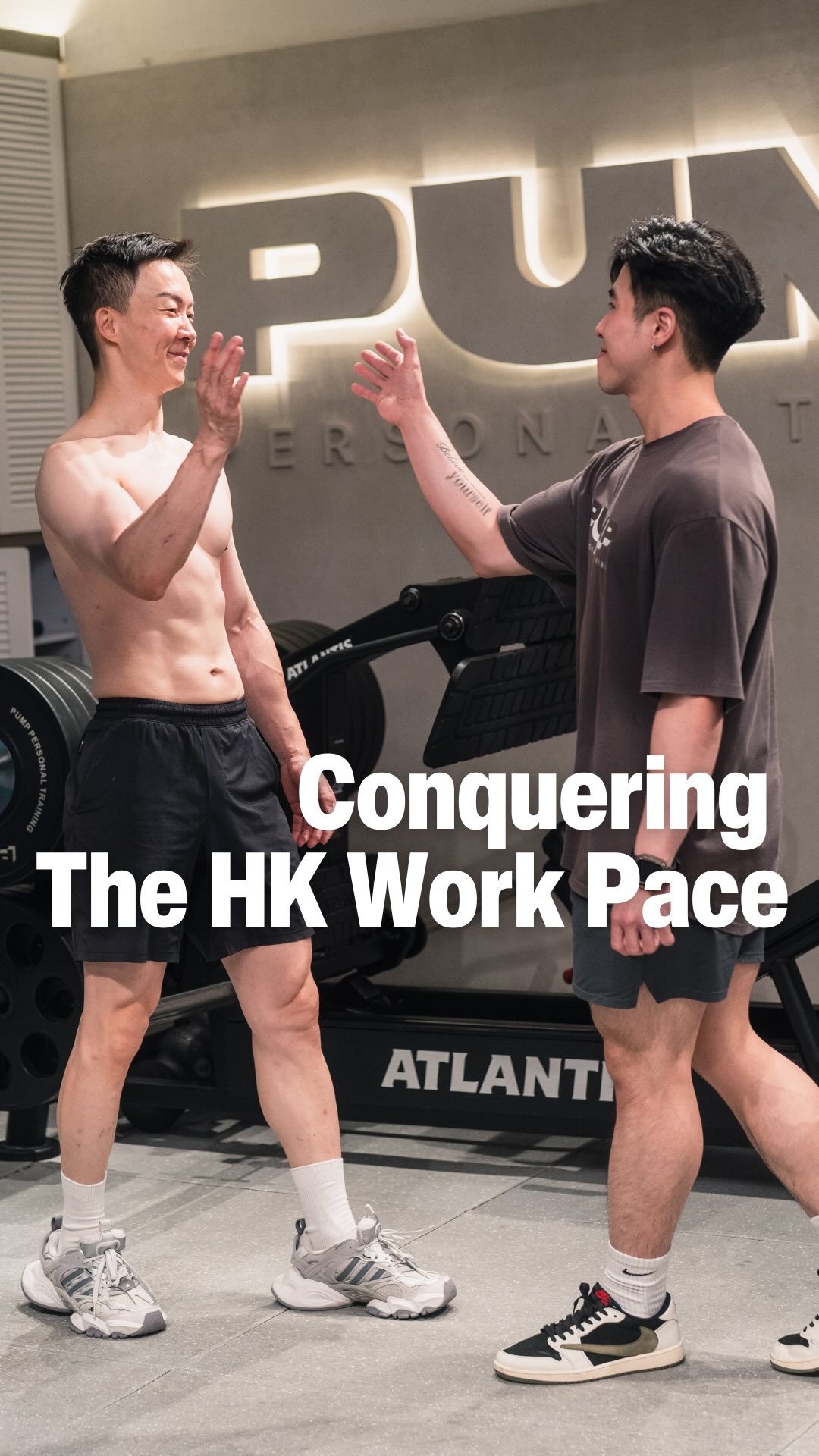 𝗧𝗟;𝗗𝗥 重點
Conquering the “HK Pace.” Edward proved that a high-pressure career doesn’t mean sacrificing your health.
適應香港節奏,Edward 證明了高壓的職業生涯,並不代表要犧牲身心健康。
𝗕𝗮𝗰𝗸𝗴𝗿𝗼𝘂𝗻𝗱 背景
As a Regional Manager for a jewelry brand returning to Hong Kong, Edward faced a classic struggle: the relentless work pace and pressure derailed his active lifestyle. He found it nearly impossible to maintain a routine while adapting to this high-intensity environment.
作為回流香港的珠寶品牌區域經理,Edward 面對的是典型挑戰:香港急促的工作節奏與壓力,令他原本活躍的運動習慣無以為繼,難以在適應新環境的同時維持訓練。
𝗣𝗨𝗠𝗣 𝗧𝗿𝗮𝗻𝘀𝗳𝗼𝗿𝗺𝗮𝘁𝗶𝗼𝗻
Edward’s coach didn’t force a rigid plan. Instead, he tailored every session to Edward’s fluctuating energy levels and busy schedule. By combining flexible training with actionable nutrition advice, the process became effective and enjoyable: not just another task on the to-do list.
他的教練沒有強加僵化的計劃,而是根據 Edward 的繁忙日程及當日體能狀態靈活調整每節訓練,透過結合高效運動與實用的營養建議,訓練不再是負擔,而是一段高效且愉快的過程。
🔸Duration 期間: 12 months
🔸Body Fat 體脂: 19.5%➡️ 11%
🔸Bodyweight 體重: 77.6KG ➡️ 72KG
𝗧𝗵𝗲 𝗕𝗿𝗲𝗮𝗸𝘁𝗵𝗿𝗼𝘂𝗴𝗵 突破界限
From struggling to find time to dropping nearly 9% body fat. The breakthrough came when training was no longer fighting against his schedule, but working with it.
由難以抽身運動,到成功減去近 9% 體脂。當訓練不再與日程對抗,而是與生活節奏共融,突破隨之而來。
𝗔𝗖𝗧 𝗡𝗢𝗪 立即行動
New to Hong Kong or drowning in work pressure? Don’t let the city’s pace dictate your health. Book a free consultation via our bio to start a plan designed for busy professionals.
剛回流香港或正被工作壓力淹沒?別讓城市節奏主宰你的健康。立即透過IG bio連結預約免費諮詢,開展專為繁忙專才設計的訓練計劃。
#PumpPT #PUMPTransformation #personaltraininghk