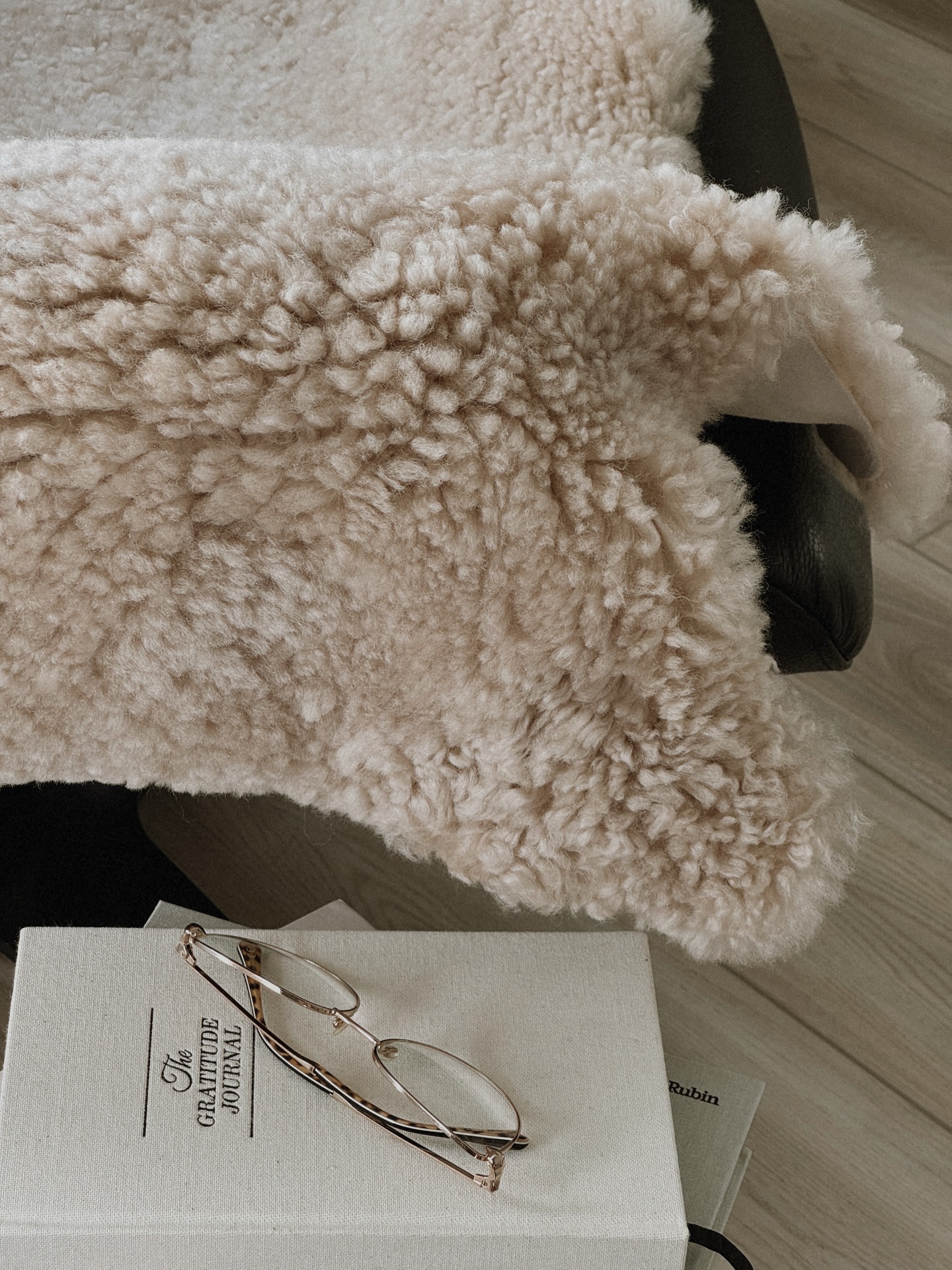 Little layered moments that make a space feel warm and personal. I’ve been styling spaces with pieces and they just melt into the room in the nicest way. Natural textures always do the heavy lifting.
@mybloomist has their holiday promo going, so the whole site is 30% off right now with free shipping during the event.
Code GREENFRIDAY. Just leaving that here in case you’re browsing gifts already. ✨
#ad
Comment BLOOM below to receive a DM with the link to this post on my LTK ⬇ https://liketk.it/5Bav4 #ltkgiftguide #ltkholiday #ltkhome