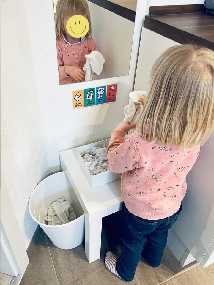 Unsere neue Waschstation für die Kinder ☺️
✨Selbstständigkeit entsteht im Alltag -
auch bei kleinen Routinen.
🧼Kindgerechte Hygieneabläufe unterstützen ein sicheres Miteinander.
🌿Eine klare Struktur hilft Kindern, Verantwortung zu übernehmen.
🤍Gut vorbereitet: So wird Hygiene zum
natürlichen Teil des Tages.
#großtagespflege #kinder #kinderstärken #kindergesundheit #kita