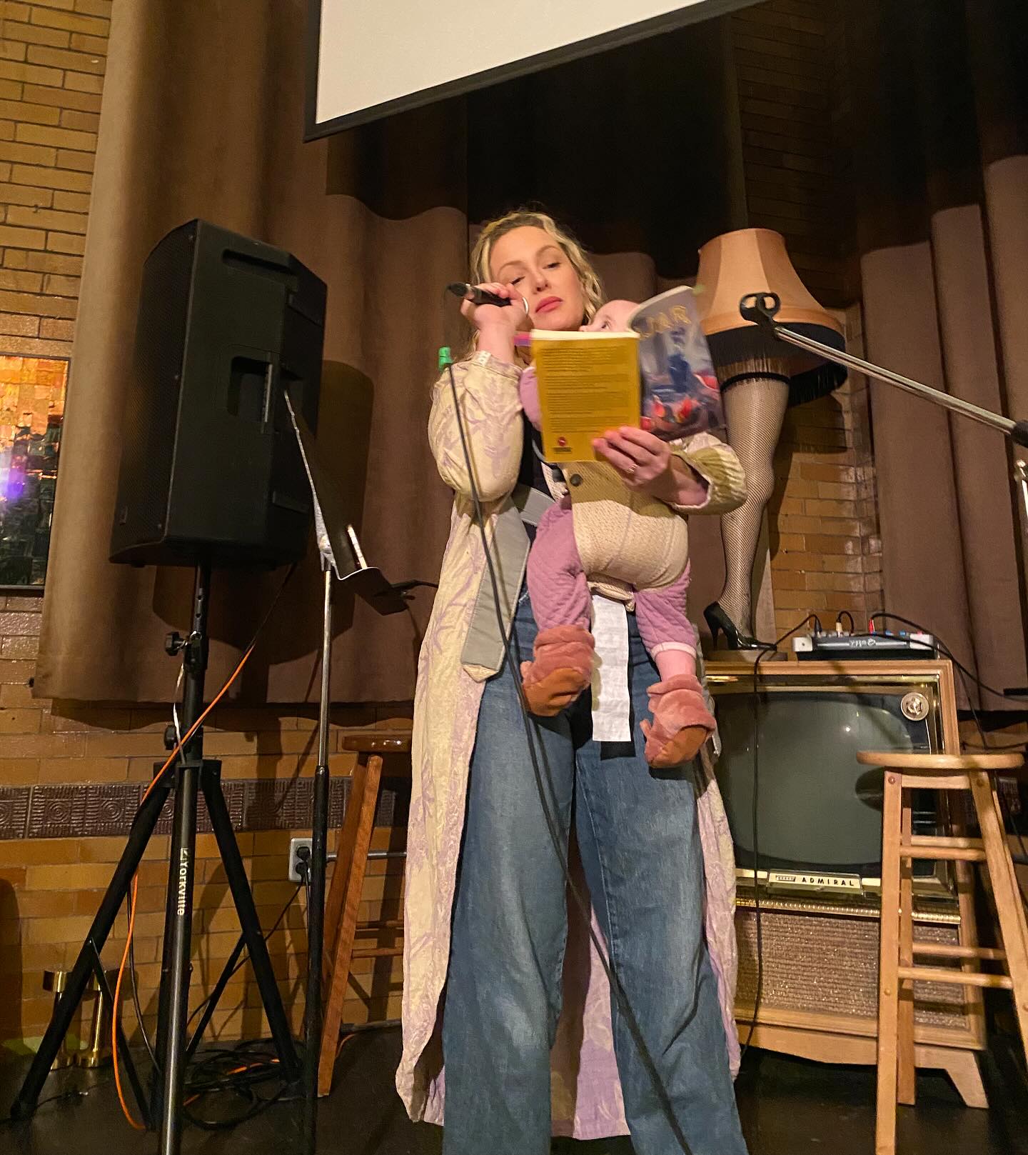 FIRST LIT LIVE OF 2026!! 🎤📖🎤
@margo_lapierre @saeedteebi @annykchoi and @alexander_hollenberg lit up @thestaircase with powerful words - arrivals, portals, thresholds, re-imagined histories, defiantly imagined futures, babies, squirrels, poetry, fiction, memoir, the warmest audience, and incredible literary talent… there is no better place to be in #hamont on the first Sunday of the month!
#readingseries #literaryevent #canlit #writingcommunity