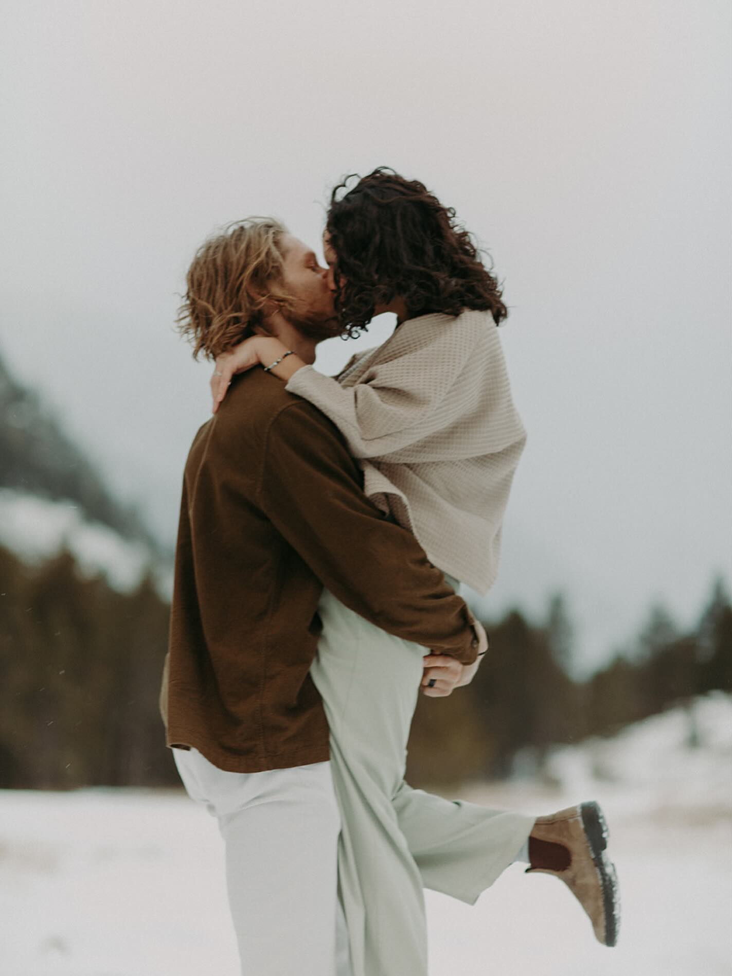 CHRISTMAS CARDS!
Heyo-if you’ve forgotten all about Christmas card photos this year, I have 3 last minute slots open for you next week! Gallery delivery within 24 hours also guaranteed so you can print and send those bad boys out! DM me to set your session up!