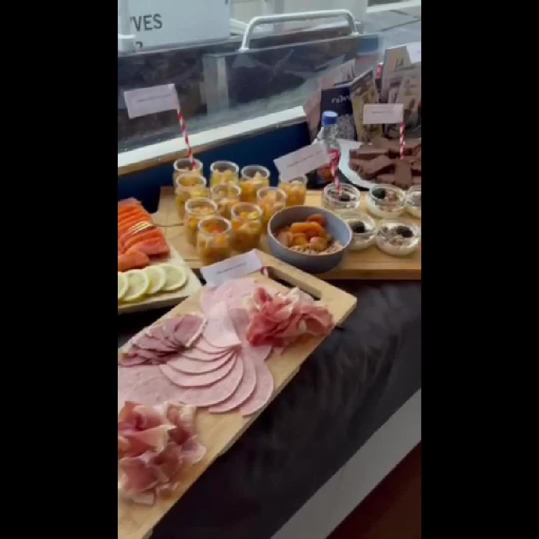 Retour en images sur la 2ème édition de Noma'Tinales 🥐.
Clin d'oeil spécial à Agathe, notre super stagiaire de la semaine, qui a créé elle-même cette vidéo du haut de ses 14 ans 🏆.
Jamais 2 sans 3, on vous donne donc rdv en Janvier pour la 3ème.
D'ici là, on vous attend pour vos events de fin d'année 🎄🎅!