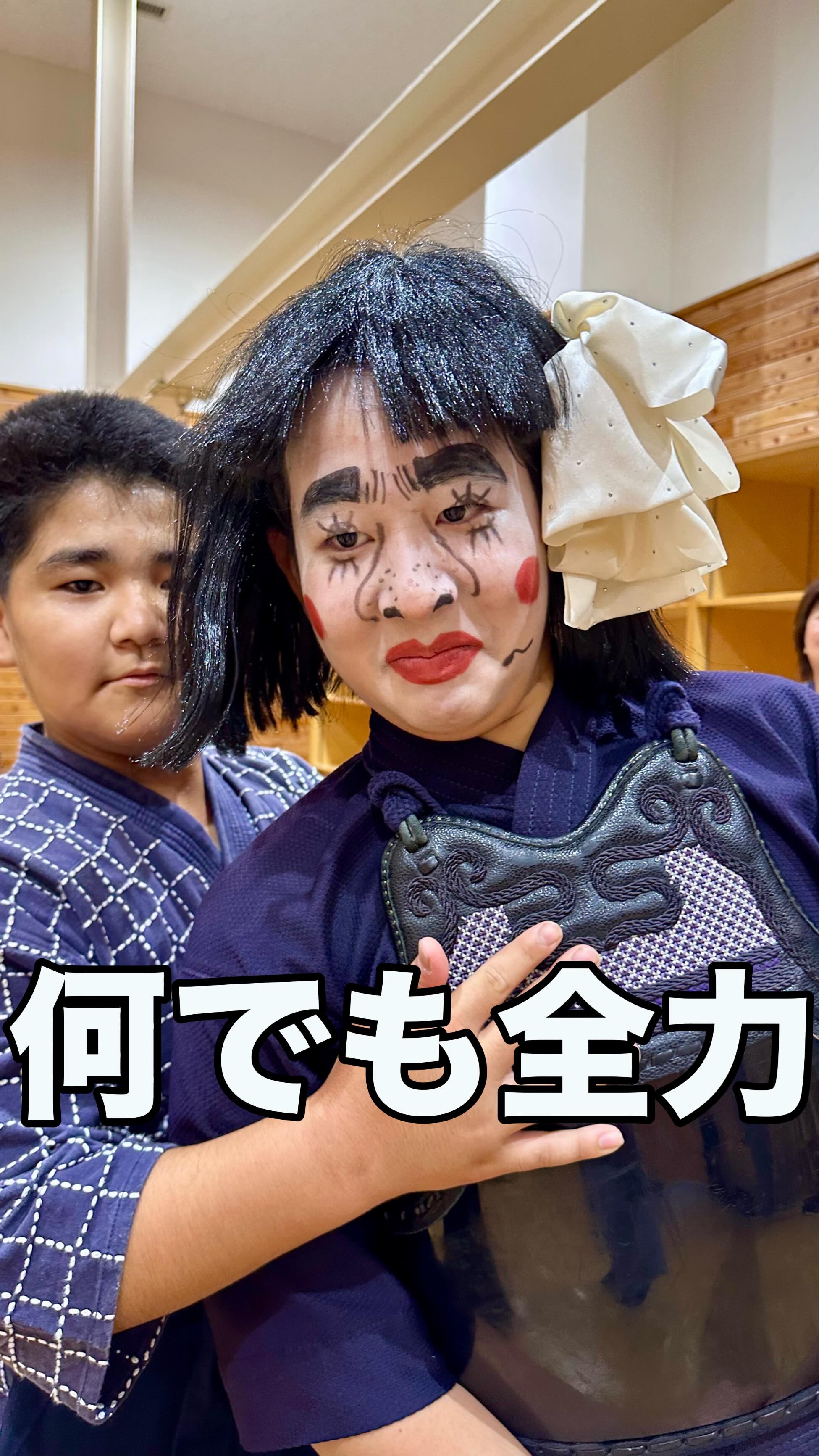 💐
剣道では魂を奮わせて
全力で声を出して、全力で打ち込んでいく
その姿は、見ている人の魂も揺さぶり
心を打つ
1つひとつの“全力"が人としての土台を作っていきます
これは剣道以外でも同じ
何かイベントがあれば
それに対して全力で向き合う
仲間と協力したり、工夫したりして
自分も楽しみ、周りの人も楽しませる
琉志館にもそういう意識が少しずつ
ついてきました!
不器用でもなんでもいい
全力のひと振り、全力応援が
人の心を打つ
これからも子どもたちと一緒に頑張ります♪
ーーーーーーーーーーーーーーーーーーーーーーーーーー
<"ココロ"を育てる剣道教室>
優しく、明るく、元気よく、たくましく、
沖縄から全国に子どもたちの元気な姿をお届けいたします⤴️
🌼「楽しい!」を引き出す指導
→教育、児童福祉分野での経験を活かして、子どものレベルに合わせた指導をします
まずは剣道を楽しんでもらうことが大事✨
🌼保護者役員、当番等、一切なし
→お子さんの成長だけをしっかり見届けてほしいので、
保護者会などはありません!
🌼充実した稽古環境、空調設備も完備
→稽古に十分な広さと、熱中症対策として夏場はエアコンを稼働、100台までの無料駐車場、授乳室もあり、
小さいお子さんがいても安心です
🌼稽古のライブ配信
→アプリを使って会員限定のライブ配信をしています!
毎回引率できなくても、配信を見たり、遡って動画で動きを確認したりすることができます
【豊見城剣道教室 琉志館】
🌈稽古場所 : 空手会館、松島中学校武道場
🌈稽古曜日 : 空手会館→月曜、木曜、金曜、松島中武道場→日曜
🌈稽古時間 : 月木金 17:00〜20:00
日曜のみ 基本組8:30〜9:50、
防具組 10:15〜11:40
🌈コース : 指導育成コース(4歳〜大人)、
大人稽古コース(中学生以上)
#沖縄 #豊見城 #那覇 #南風原 #浦添 #剣道 #子育て #教育 #習い事 #沖縄剣道 #沖縄子育て #沖縄教育 #沖縄習い事 #那覇剣道 #那覇子育て #那覇教育 #那覇習い事 #豊見城剣道 #豊見城子育て #豊見城教育 #豊見城習い事 #tomigusuku #naha #okinawa #ハロウィン