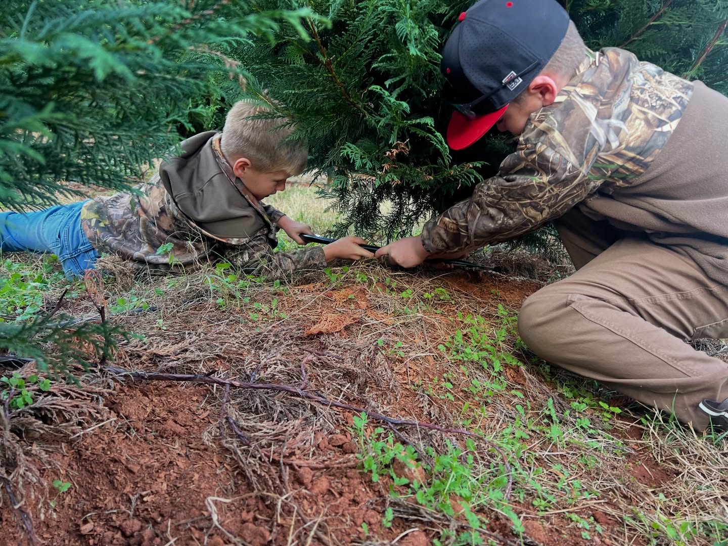 ✨This right here is what it’s all about.✨
Kids in the trees, making memories, cutting their own Christmas tree, and spending time together with their family on the farm. These moments are what make the season so special. ❤️🌲
📅 Hours:
Weekdays: 11 AM – 6 PM
Weekends: 9 AM – 6 PM
🎅🏽Santa Dates:
Nov 30•Dec 6 (11–4) • Dec 7 • Dec 13 • Dec 14
10 AM – 5 PM
Take your own photos!
Come make your Christmas memories with us at Jack’s Creek Farms. ❤️🎄
